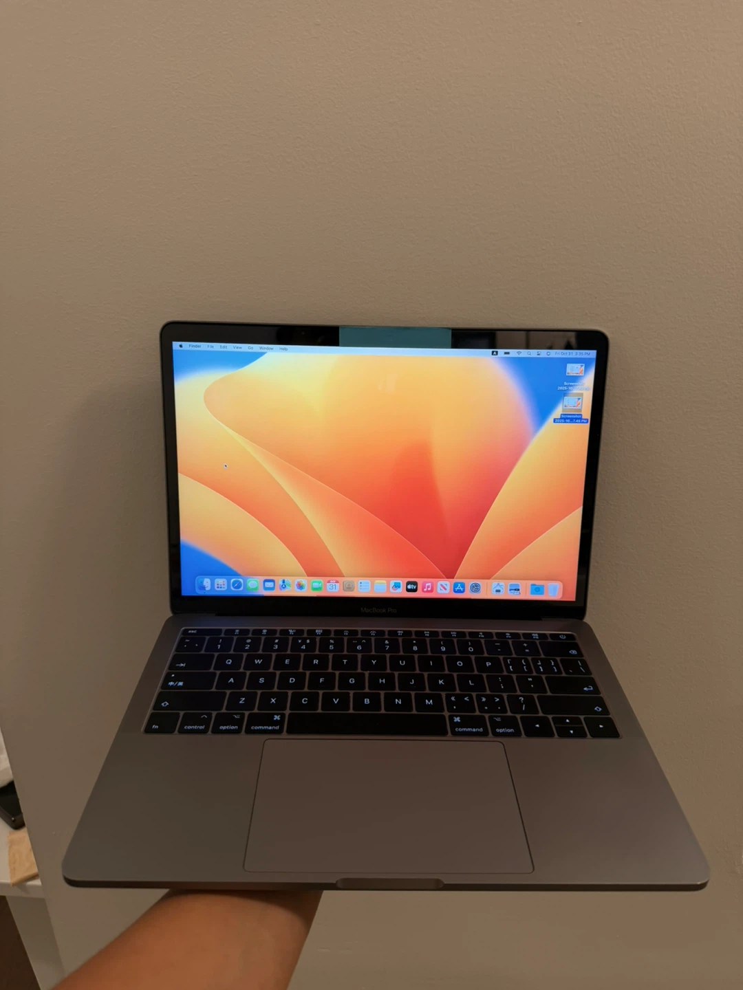 MacBook Pro 13-inch, 2017, Two Thunderbolt 3 ports