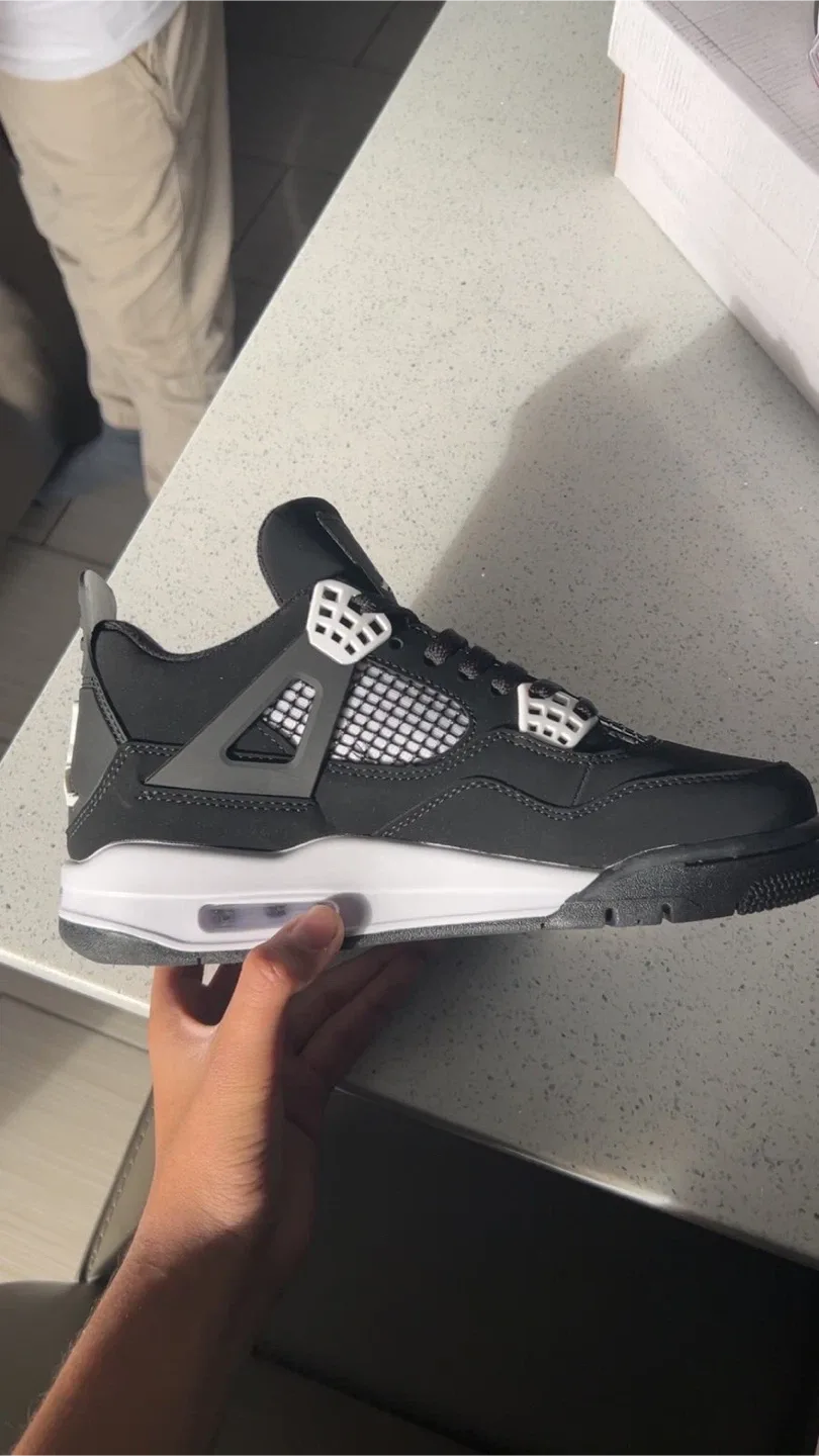 Air Jordan 4 Retro Black and white
