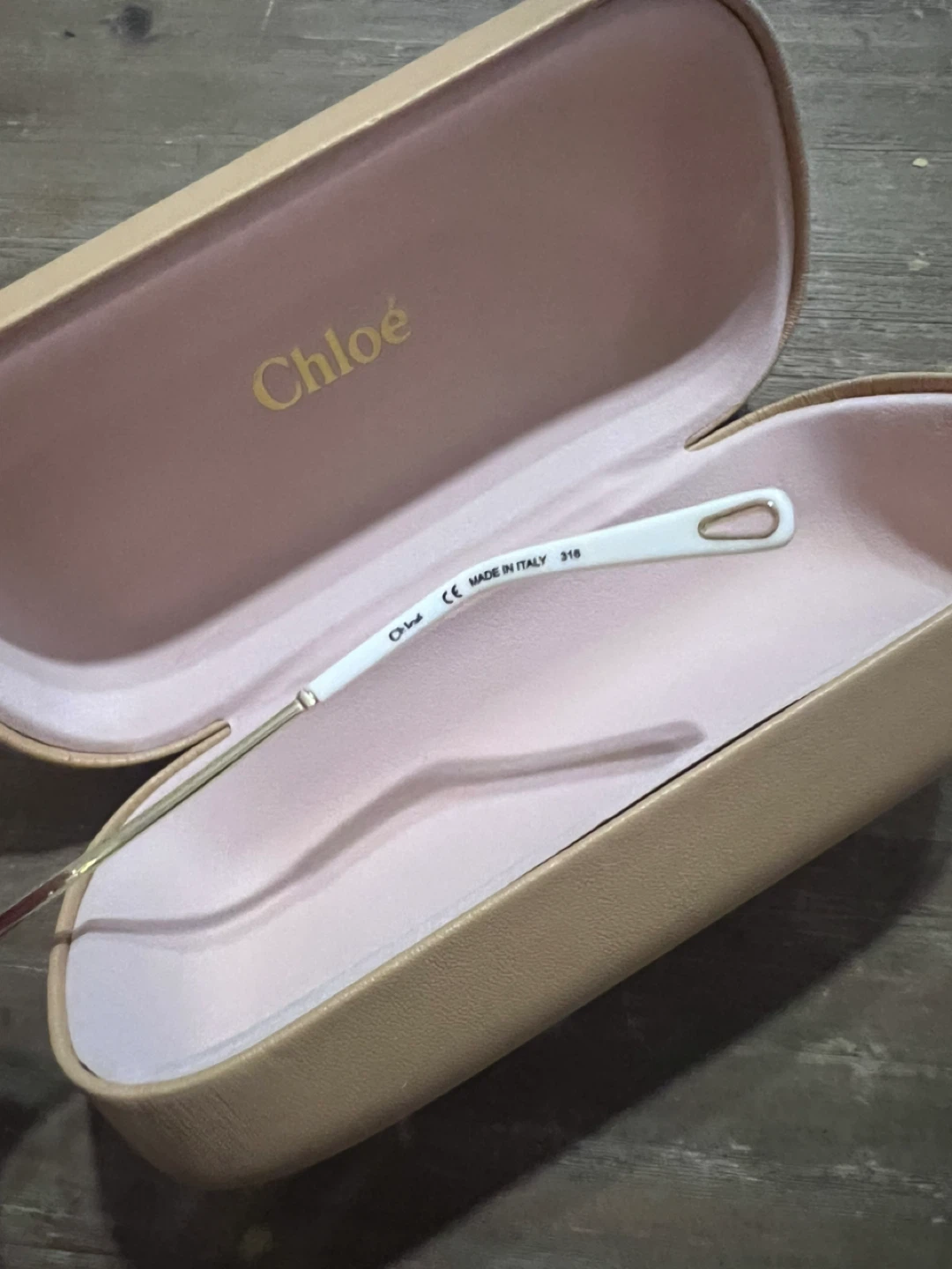 Chloe sunglasses pickup in downtown - photo 4