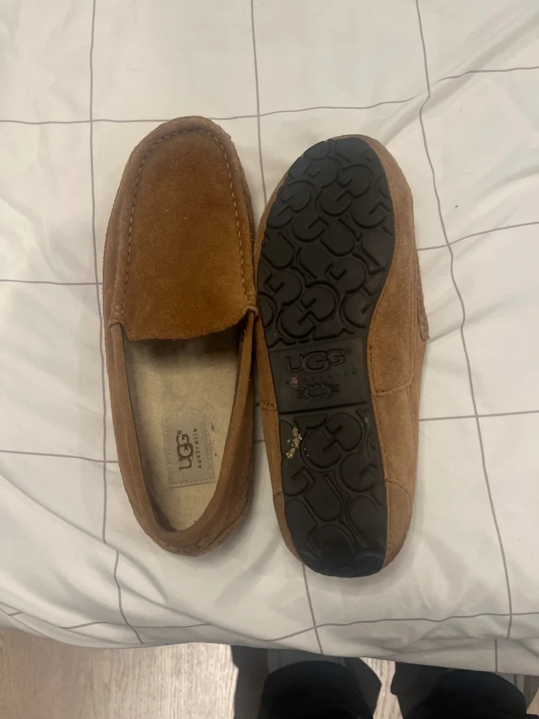 UGG Australia Men's Suede Slippers image indicator(2)