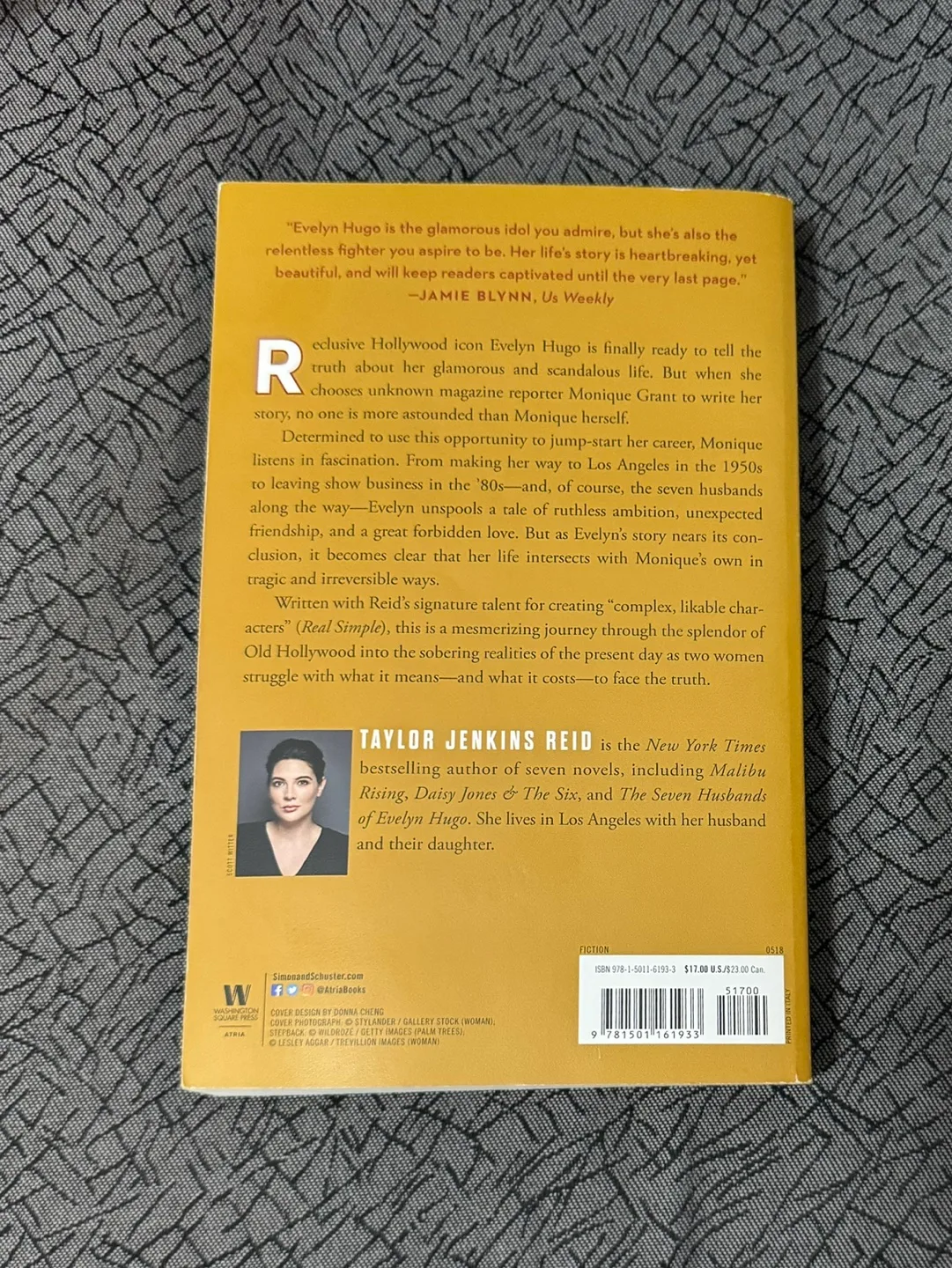 The Seven Husbands of Evelyn Hugo book image indicator(2)