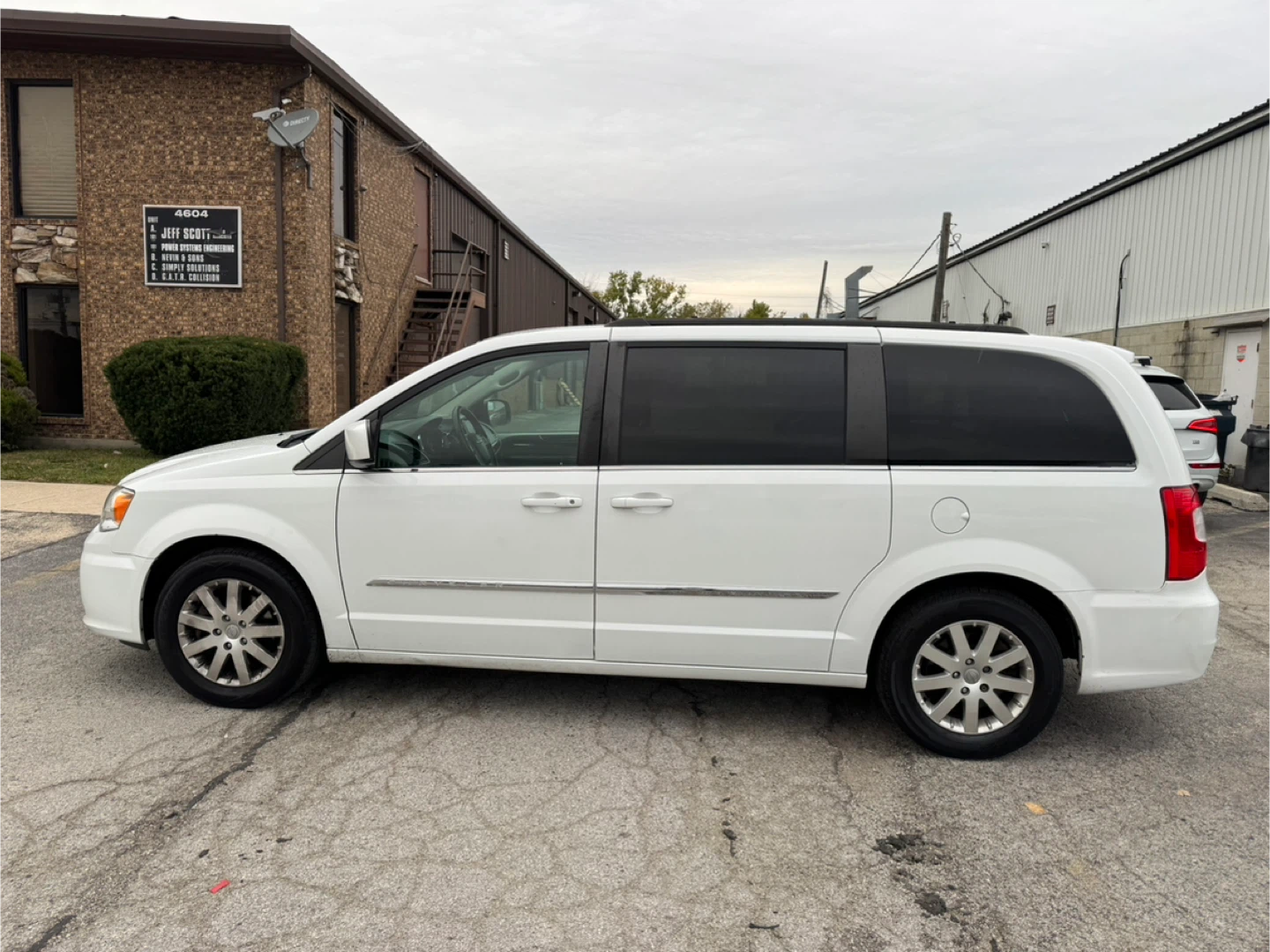 2016 Chrysler Town & Country · Touring Minivan 4D - photo 4