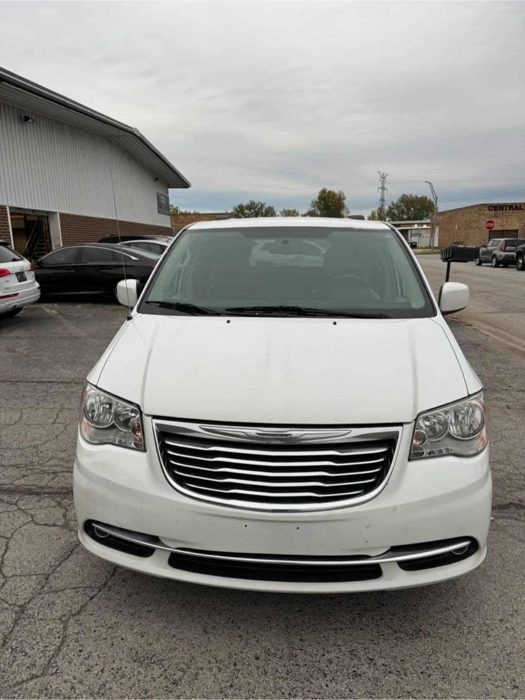 2016 Chrysler Town & Country · Touring Minivan 4D thumbnail