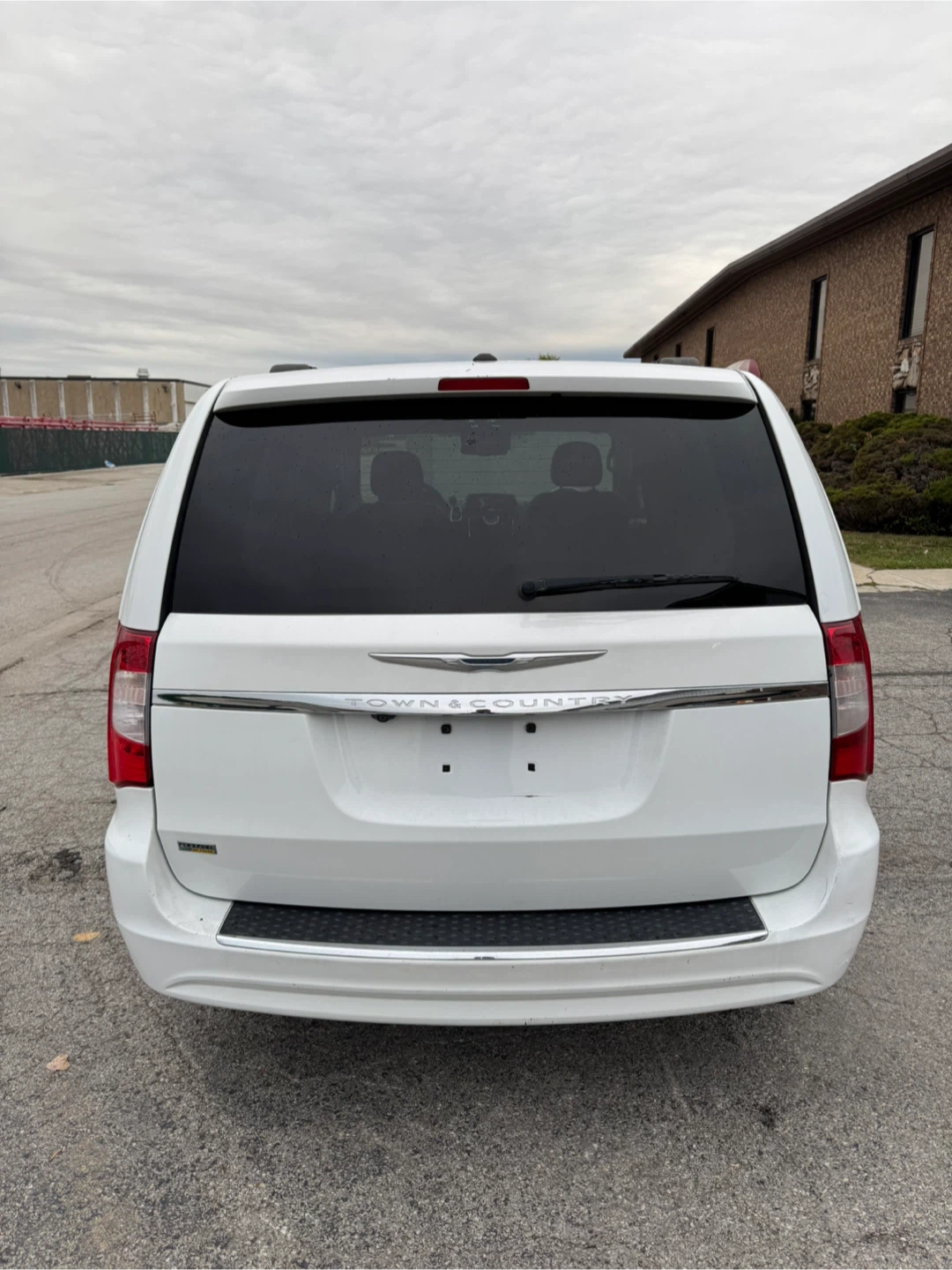 2016 Chrysler Town & Country · Touring Minivan 4D - photo 3