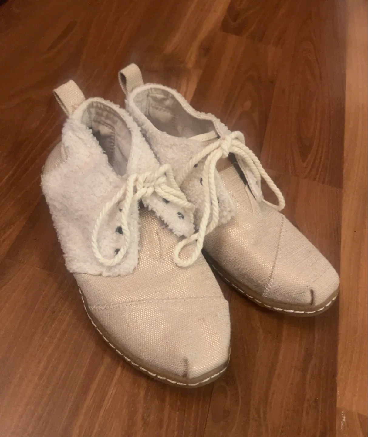 TOMS Cream Shoes - Size 7.5 thumbnail