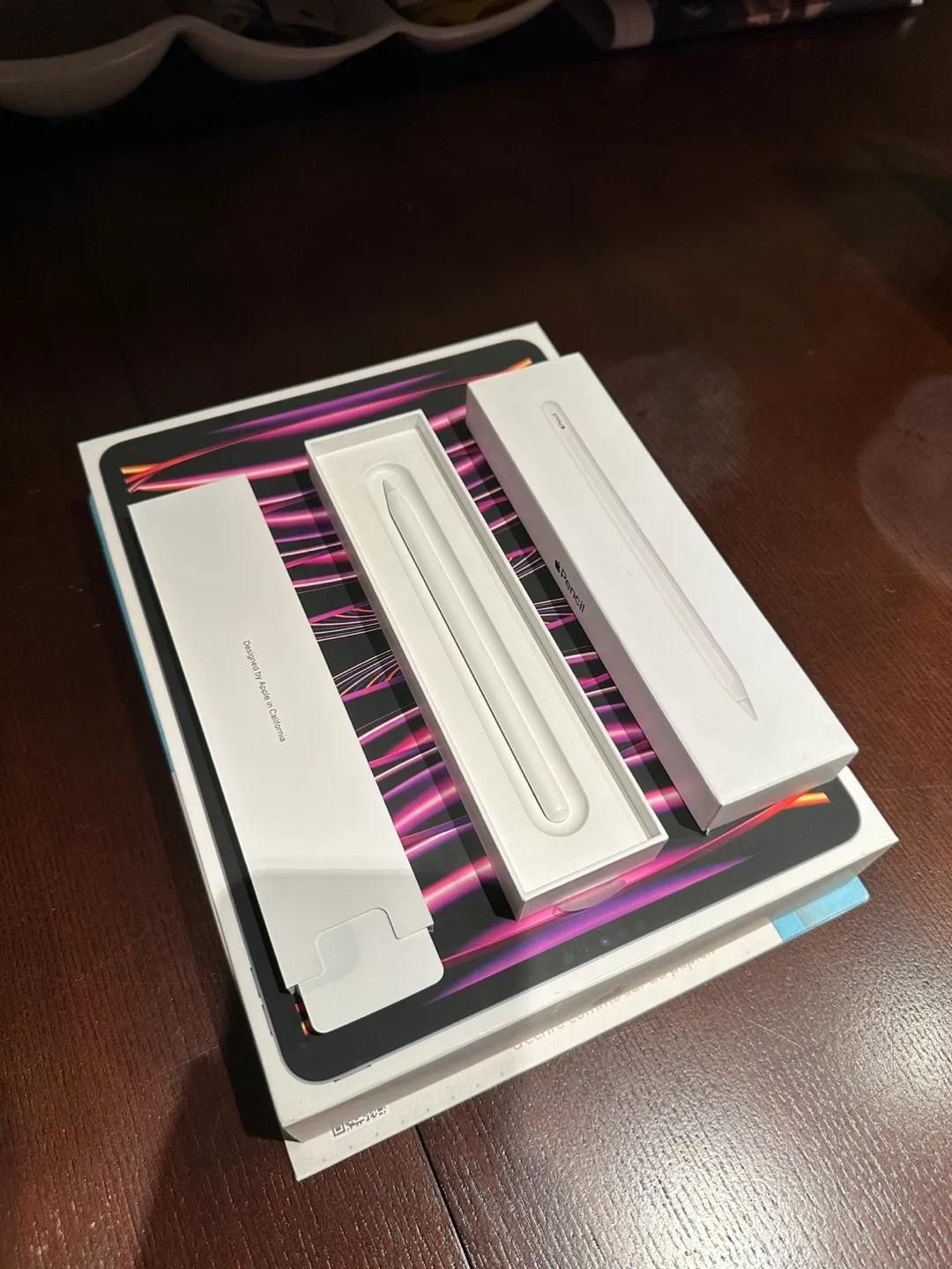 iPad Pro 12.9″ (6th Gen) Wi-Fi 128 GB + Apple Pencil (2nd Gen) image indicator(3)