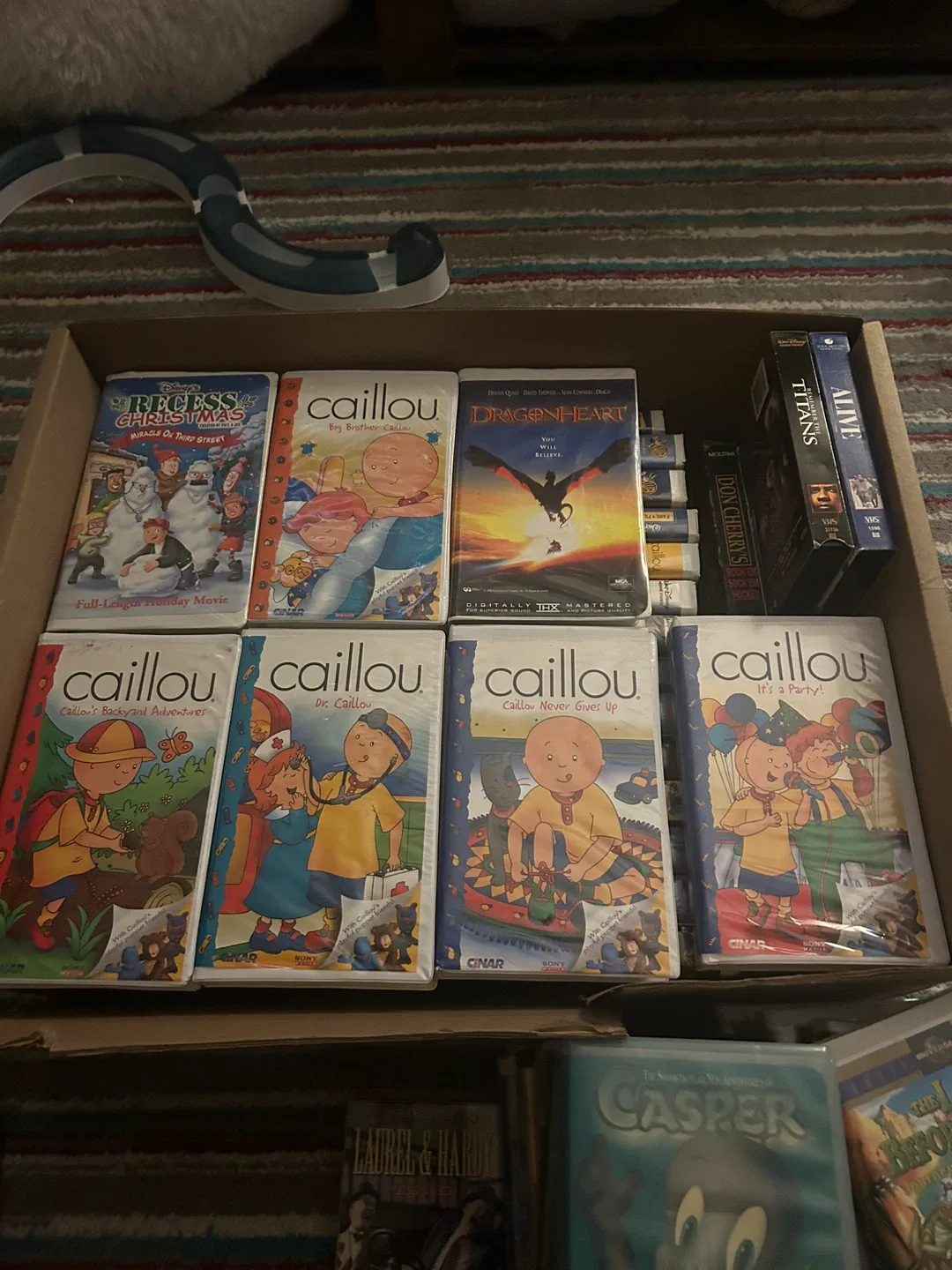 Huge Lot of VHS Tapes image indicator(2)