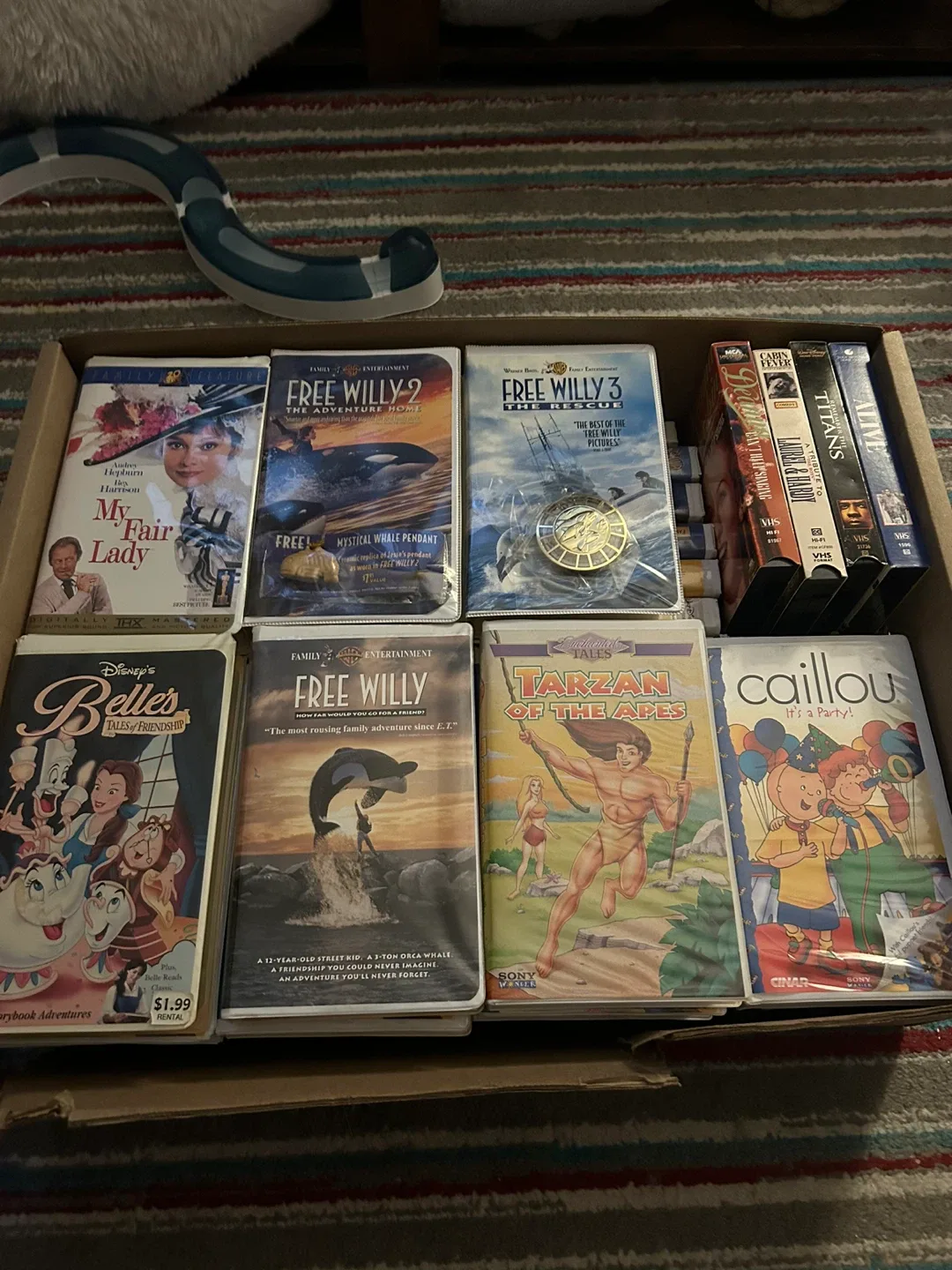 Huge Lot of VHS Tapes image indicator(4)