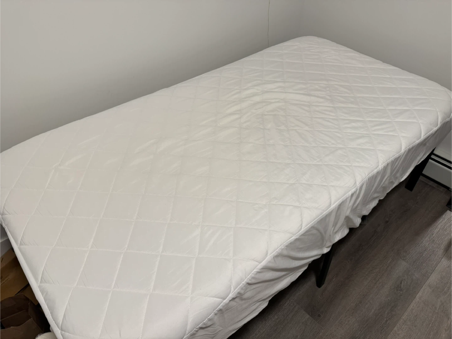 Mattress - Twin size with cover - photo 2