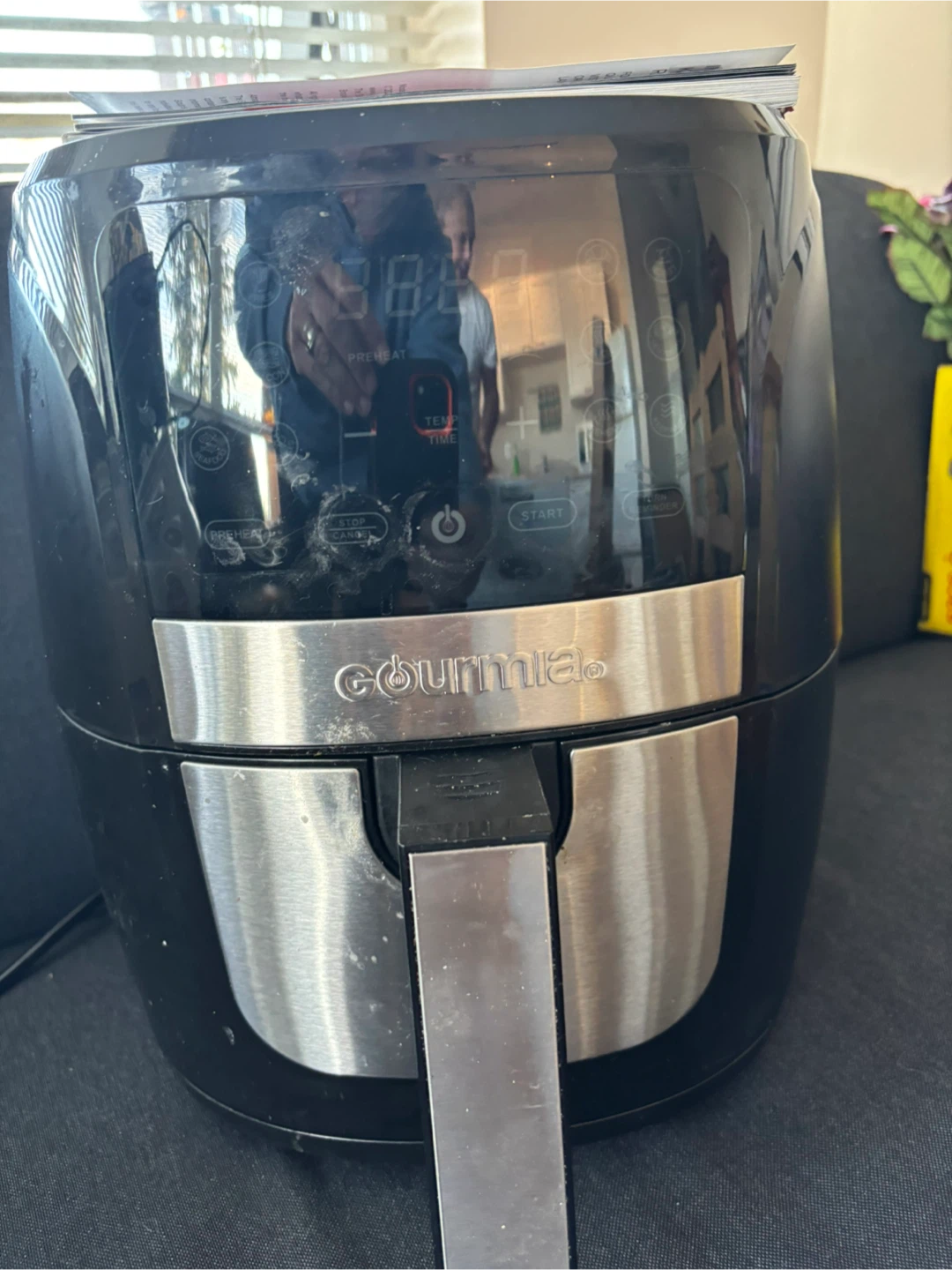 Gourmia 5.7 L / 6 QT Digital Air Fryer GAF698