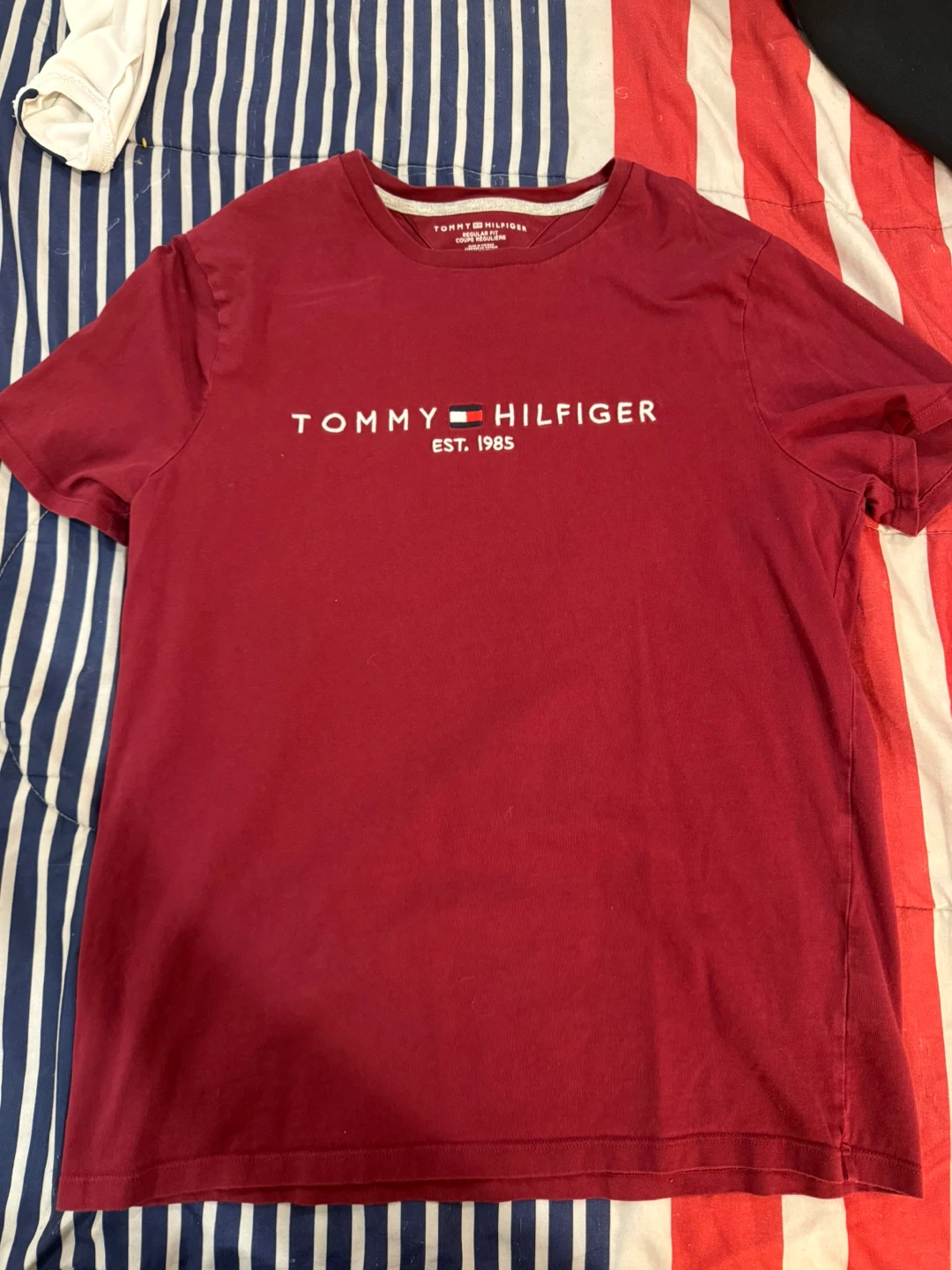 Tommy Hilfiger Red T-Shirt - Size Large
