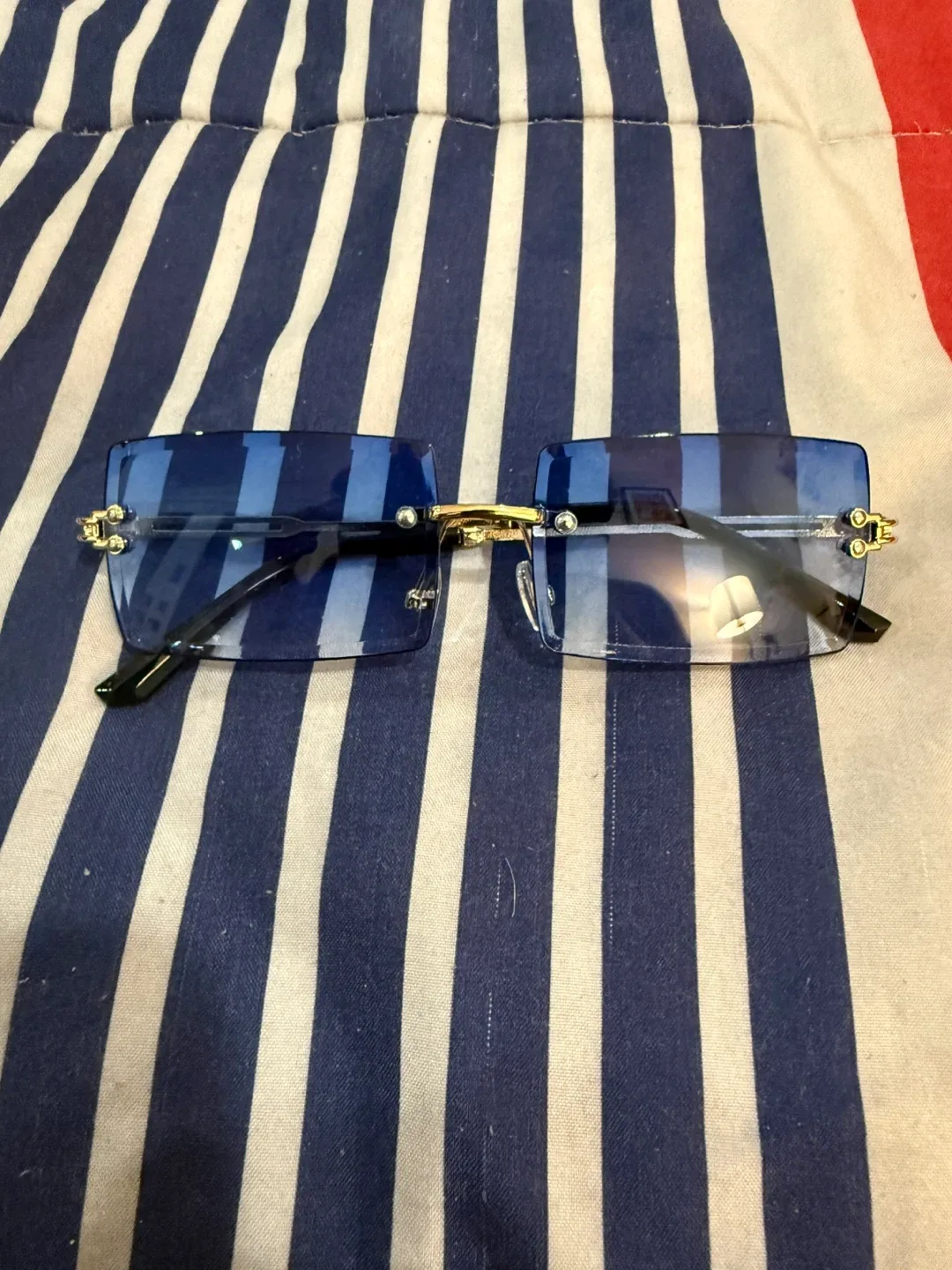 Blue Rimless Sunglasses image indicator(2)