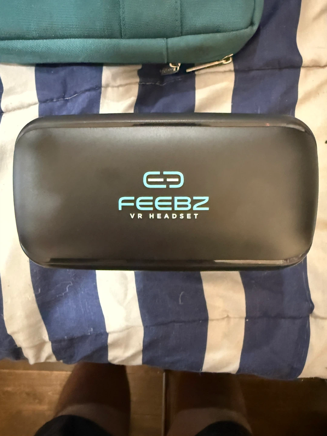 FeeBZ VR Headset