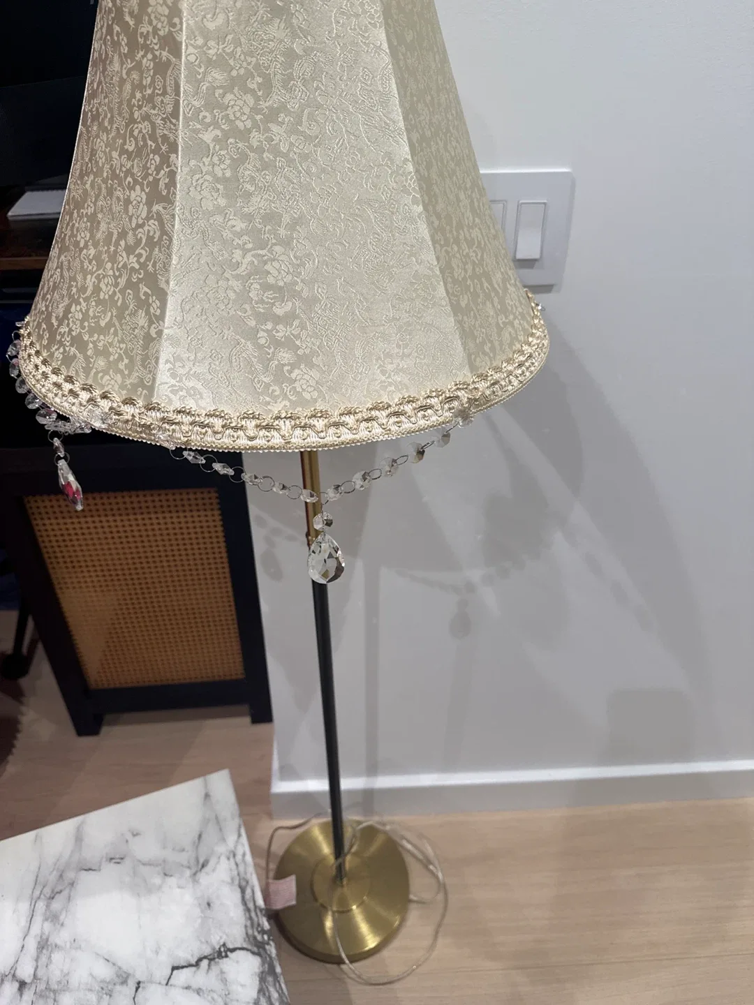 Elegant Floor Lamp with Crystal Accents image indicator(2)