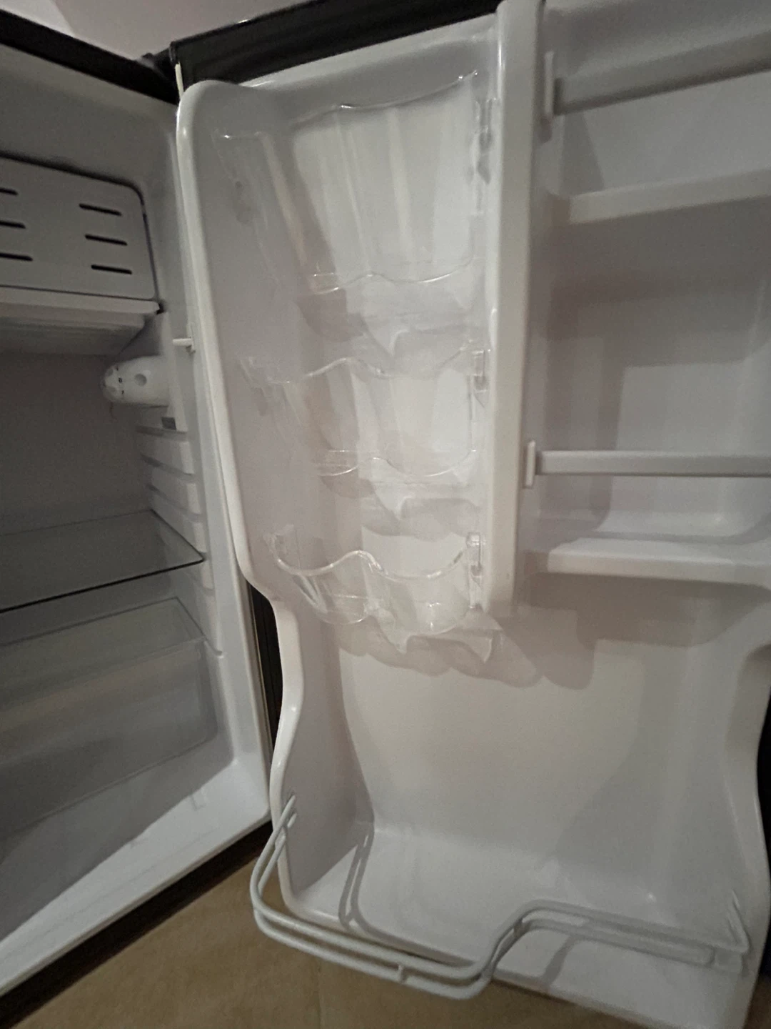 Insignia Mini Fridge - NS-CF44SS8 - photo 4
