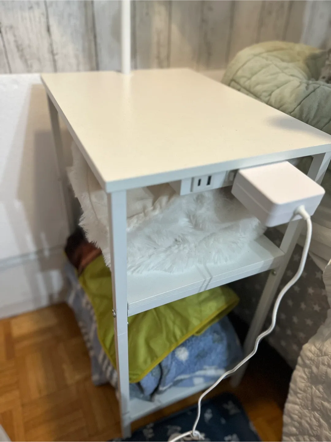 Floor Lamp with Shelves image indicator(4)