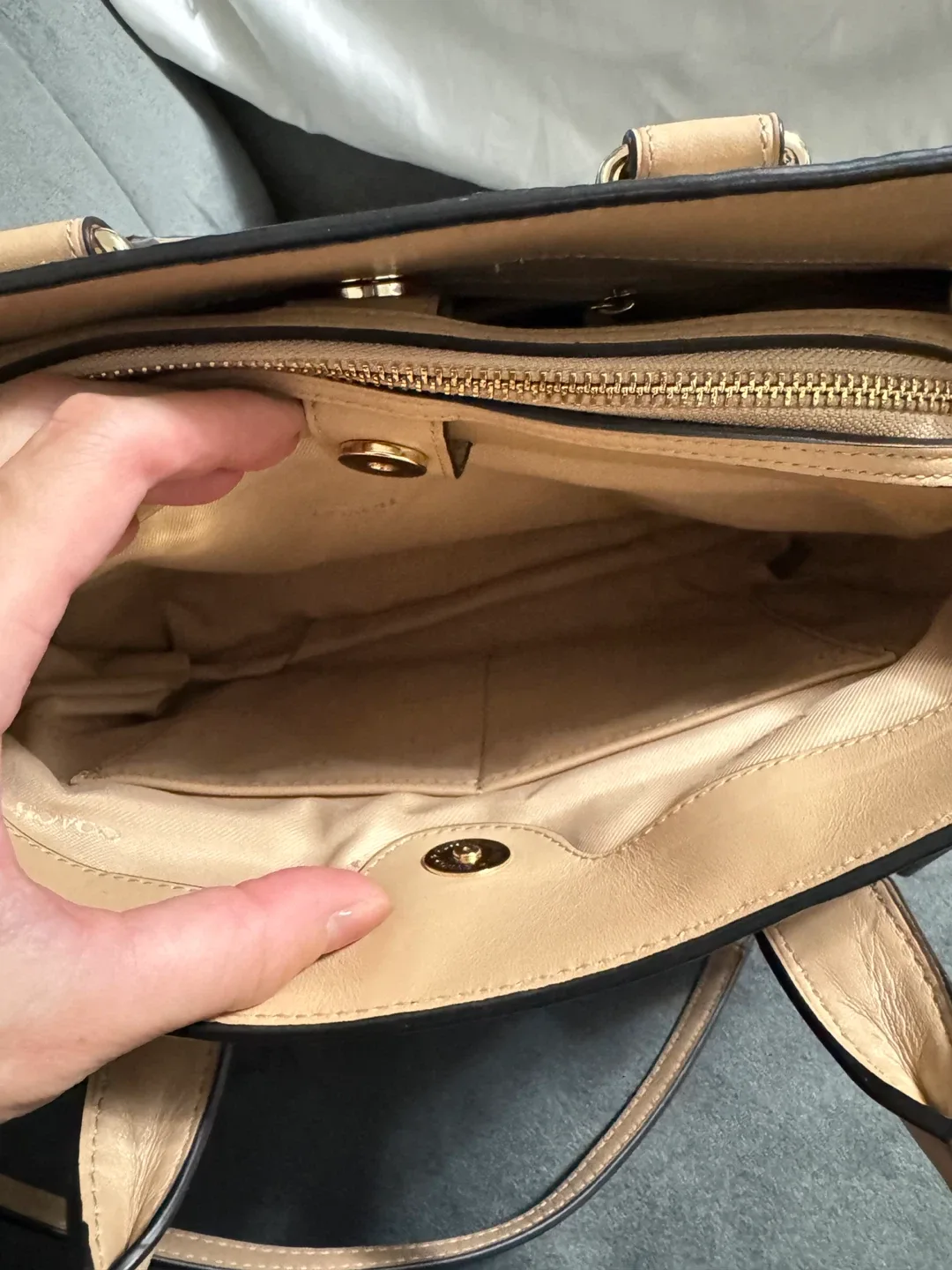 Coach handbag【authentic100% 】 image indicator(7)