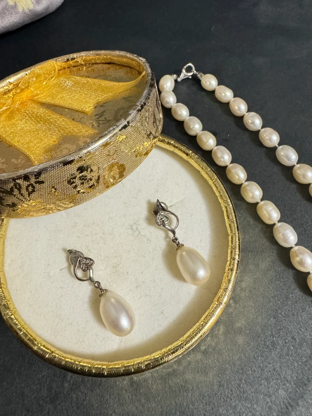 Pearl Necklace and Earrings Set image indicator(2)