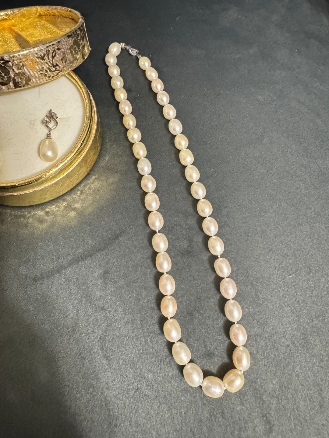 Pearl Necklace and Earrings Set image indicator(3)
