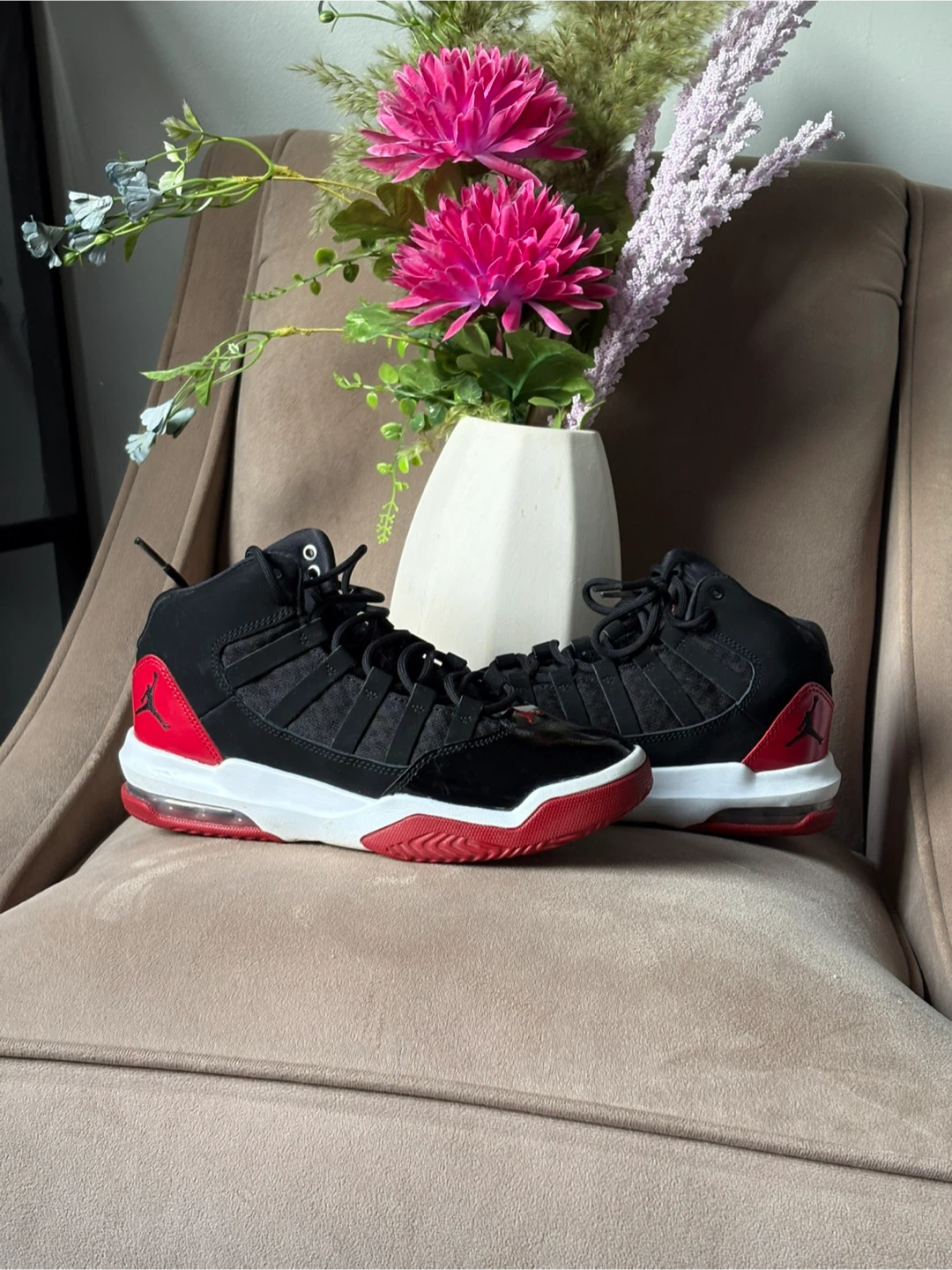 Jordan Max Aura 4 Black/Red Sneakers