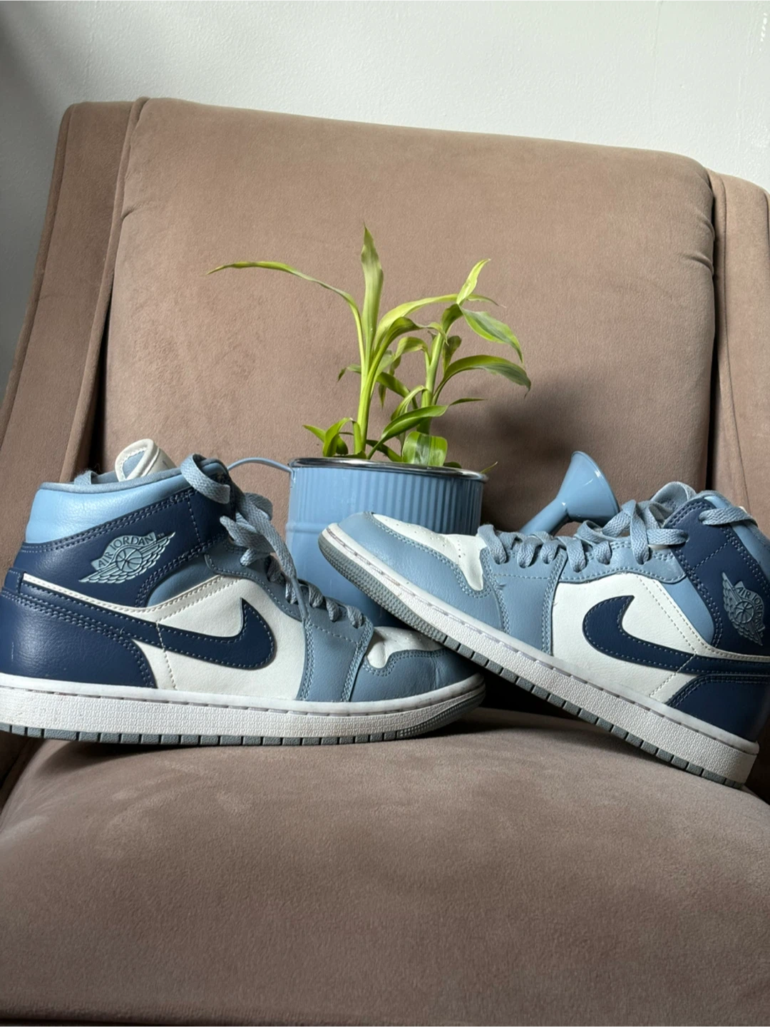 Air Jordan 1 Mid Ice Blue