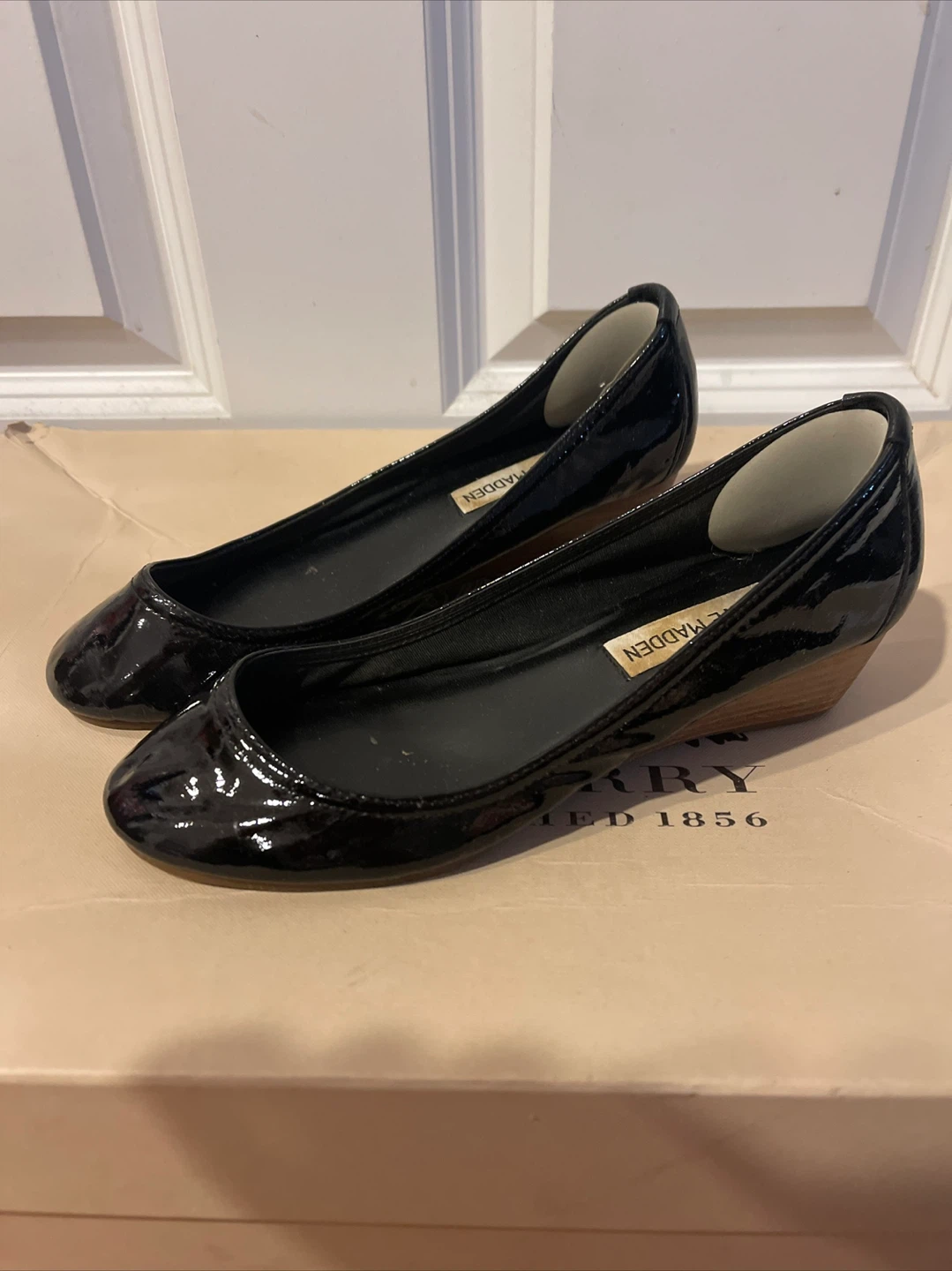 Steve Madden Black Patent Leather Wedge Flats 🥕
