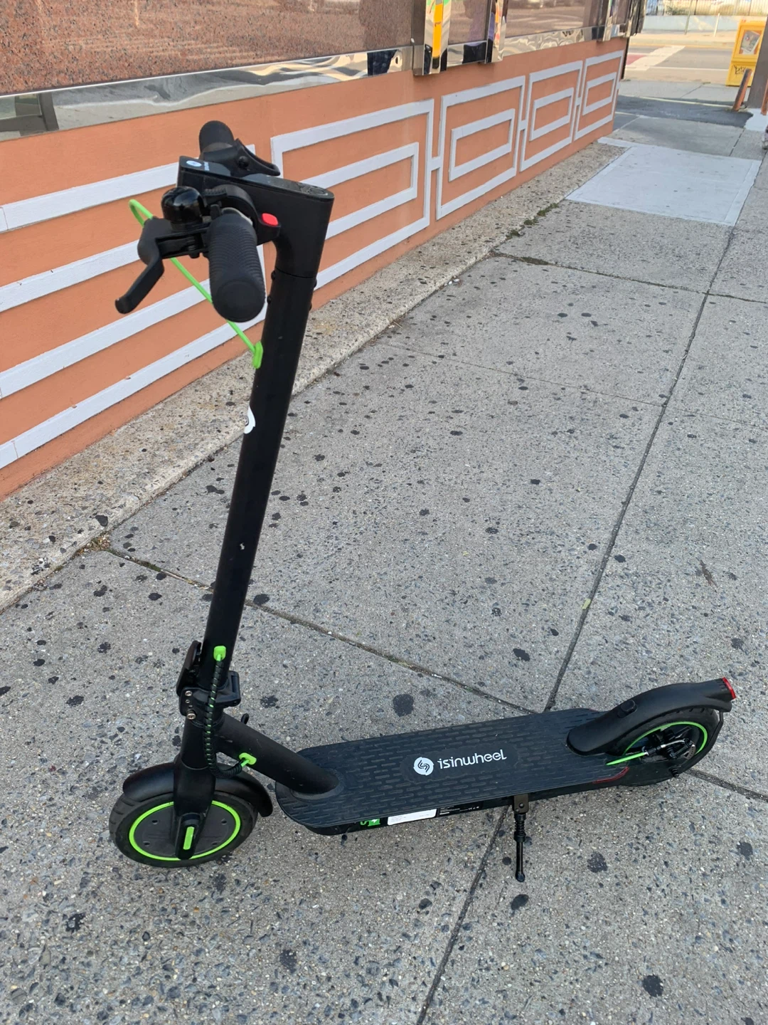 IstaWheel E9 Electric Scooter - Black & Green
