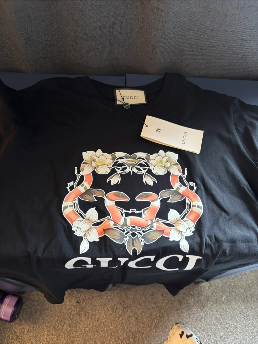 Gucci Black T-Shirt with Snake & Floral Design - photo 2
