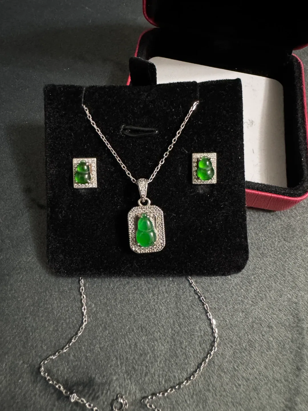 Sterling Silver Jade Necklace & Earring Set image indicator(2)