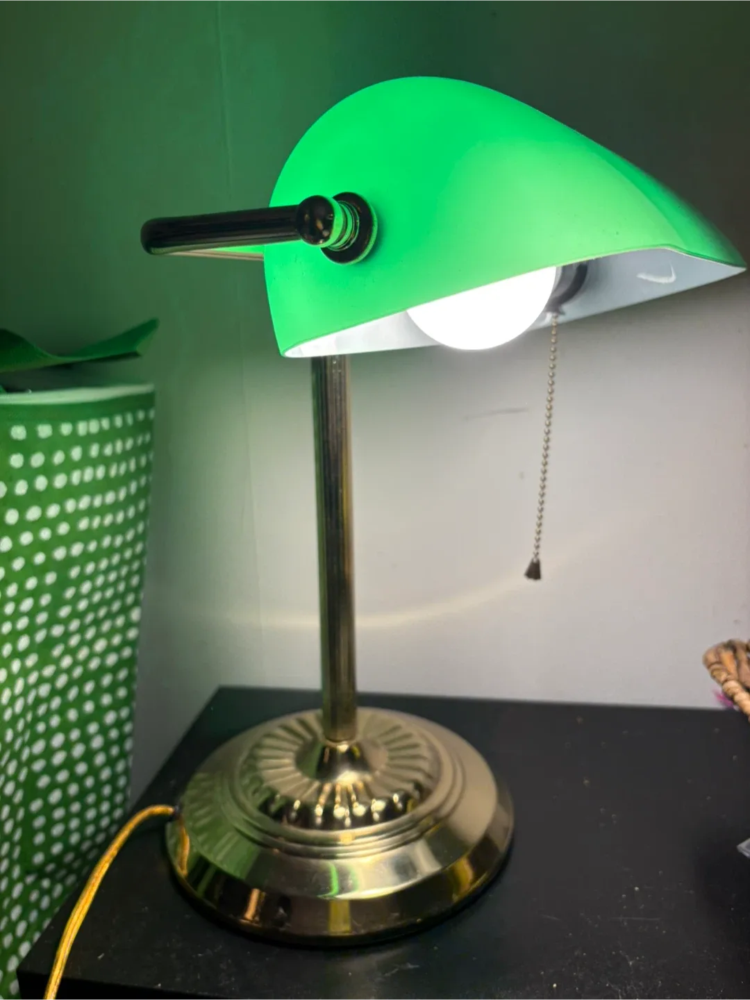 Vintage-Style Green Banker's Lamp image indicator(4)