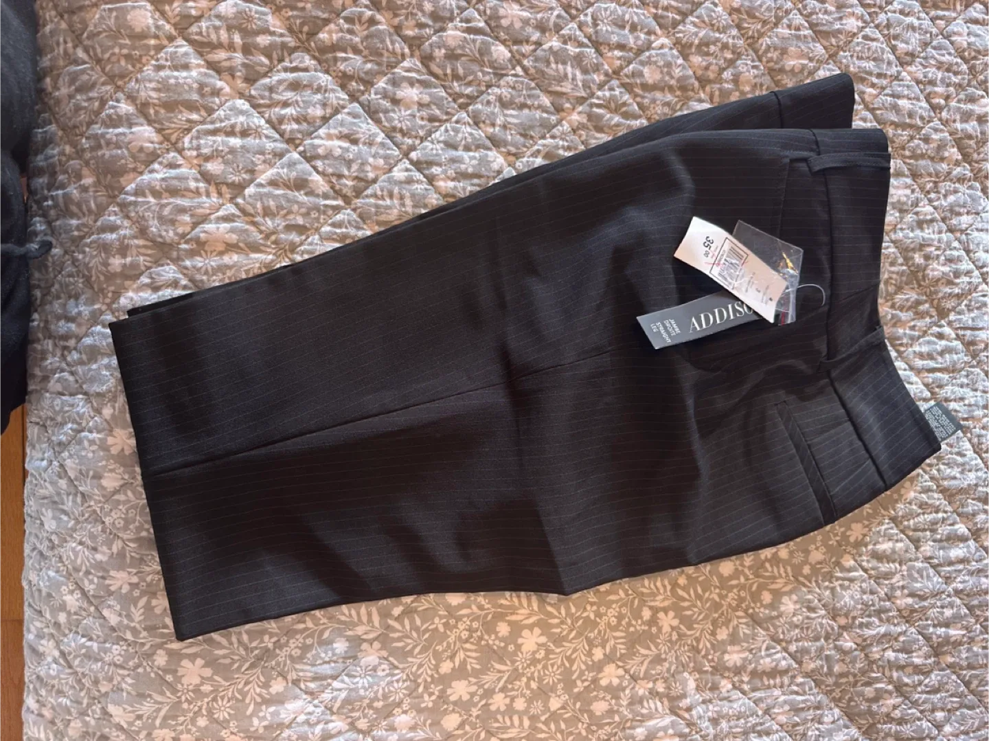 Suzy Shier Women Black Pin Stripes Trouser Size 3/4 image indicator(2)