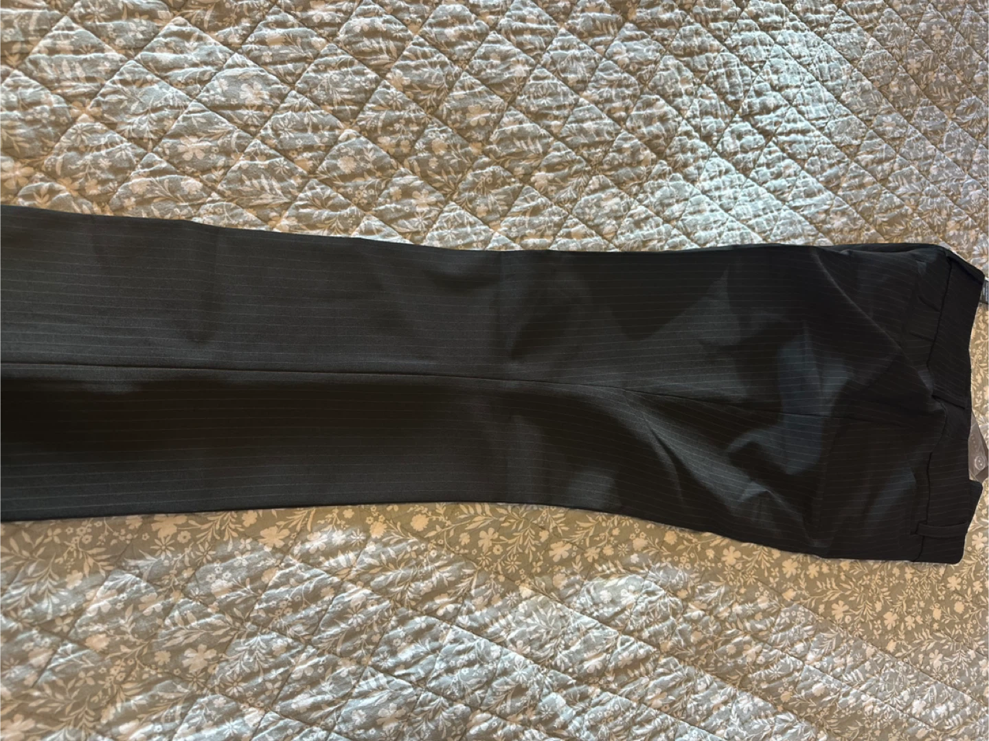 Suzy Shier Women Black Pin Stripes Trouser Size 3/4