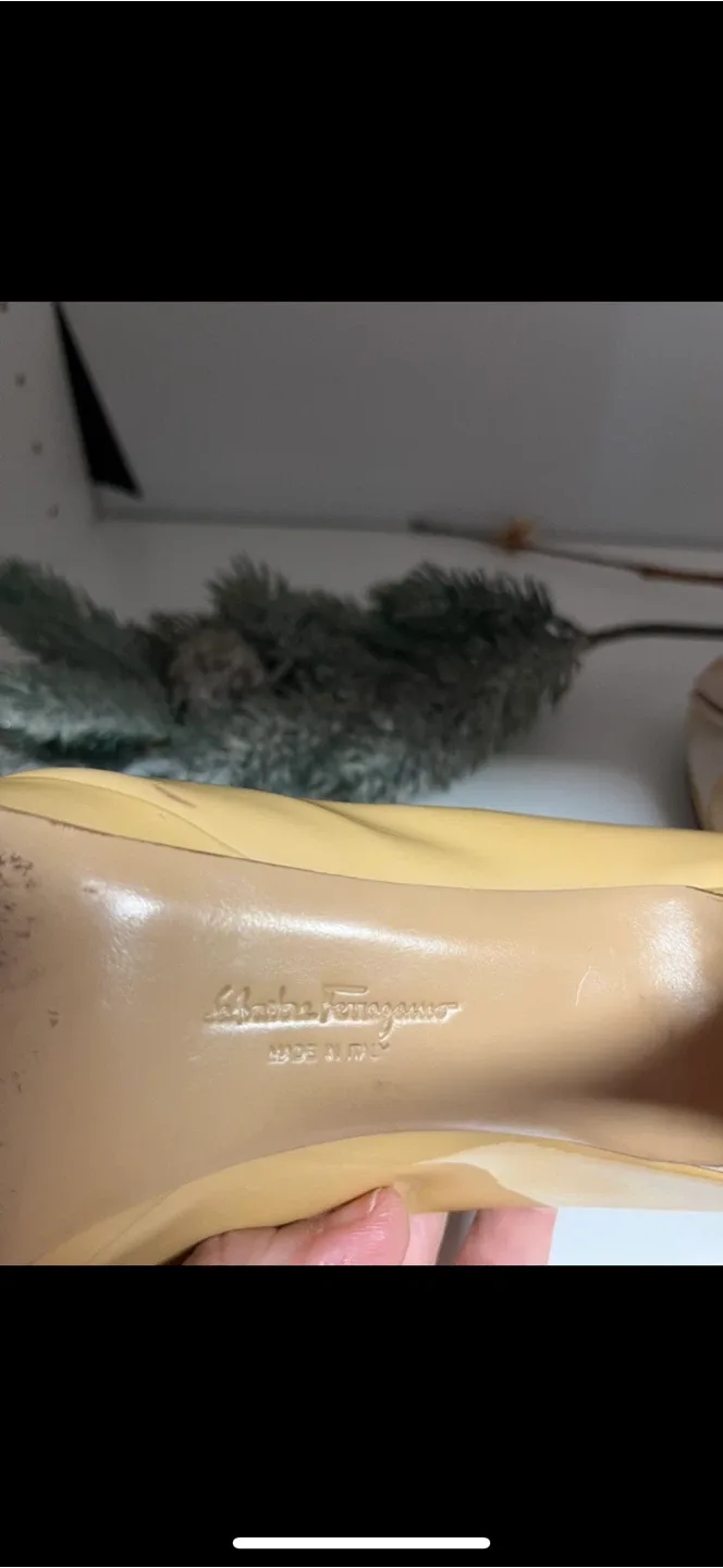 Salvatore Ferragamo Beige Heels image indicator(4)