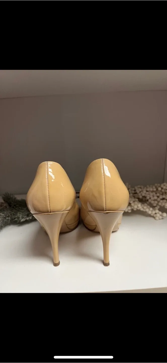 Salvatore Ferragamo Beige Heels image indicator(3)
