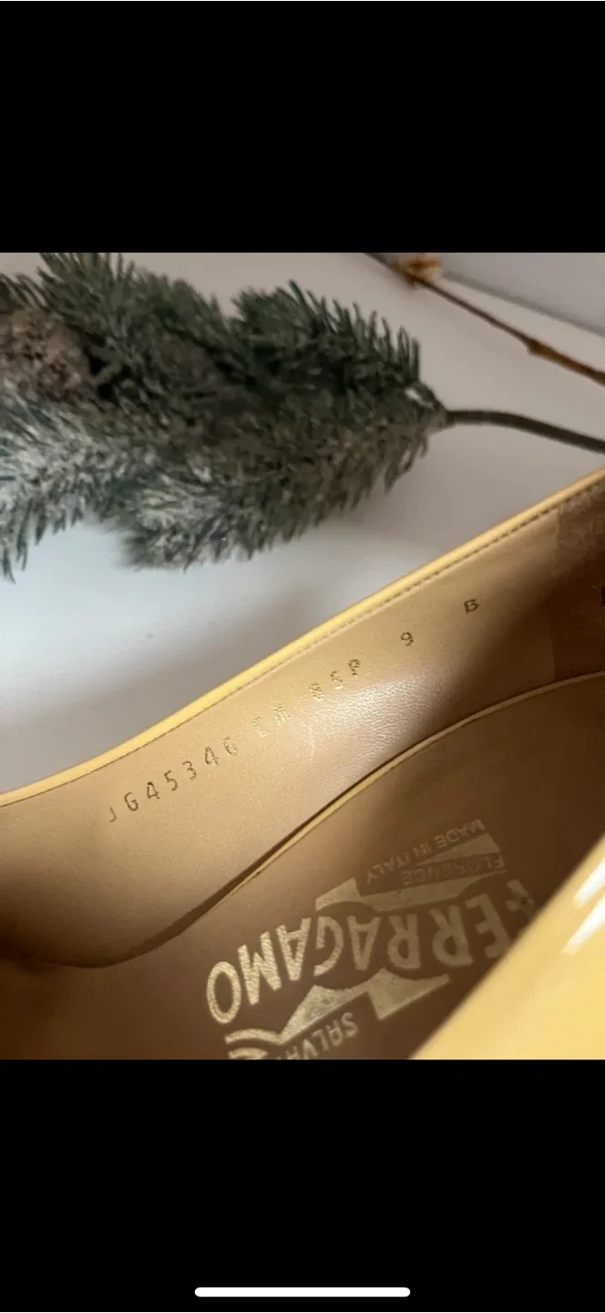 Salvatore Ferragamo Beige Heels image indicator(6)