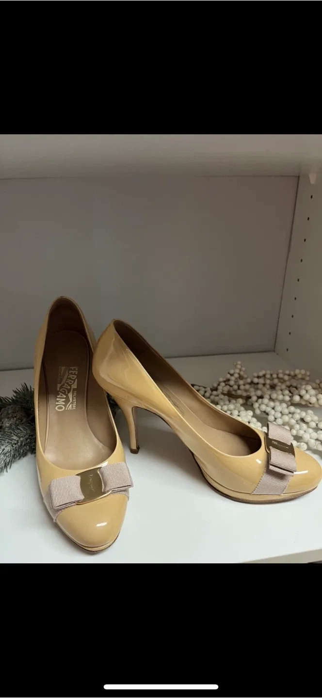 Salvatore Ferragamo Beige Heels thumbnail
