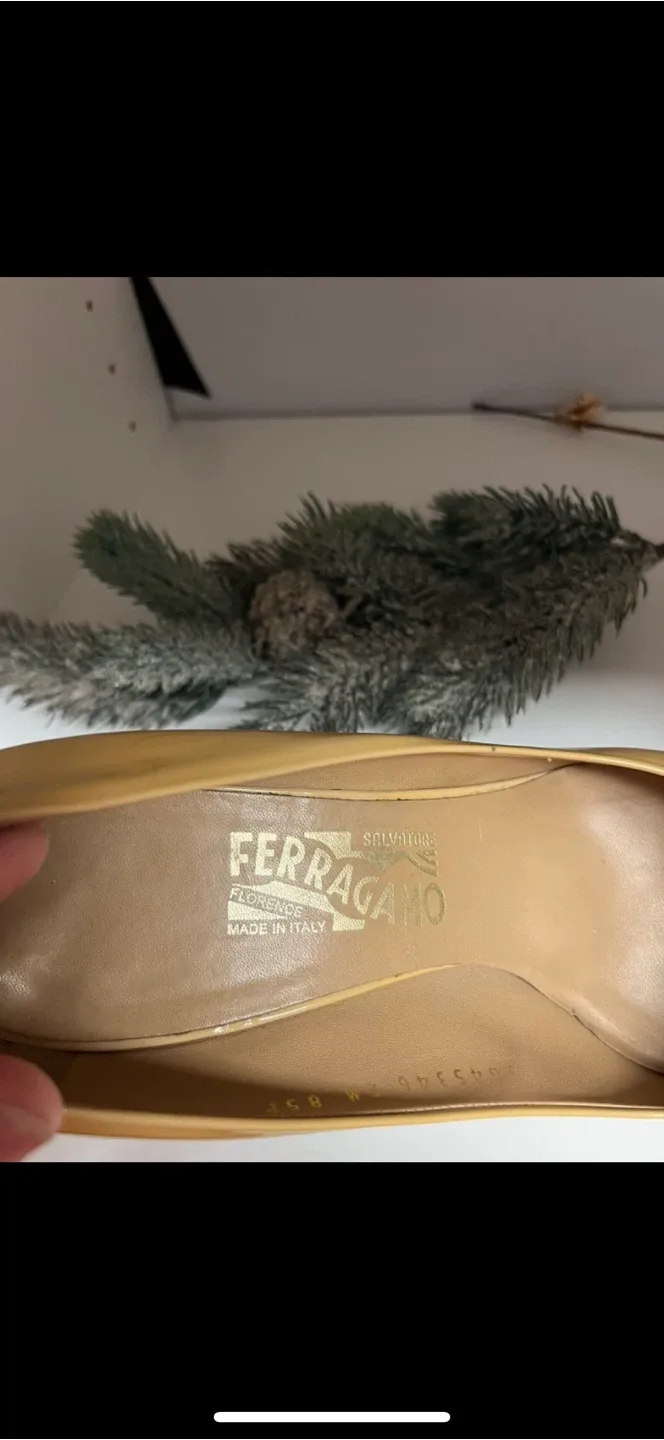 Salvatore Ferragamo Beige Heels image indicator(5)