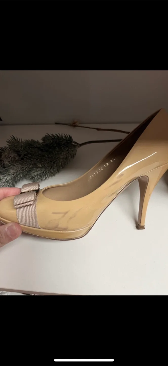 Salvatore Ferragamo Beige Heels image indicator(7)