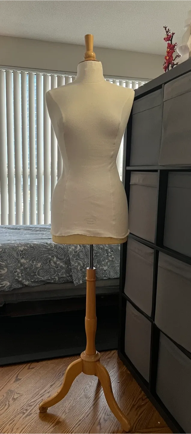Vintage dress form mannequin image indicator(3)