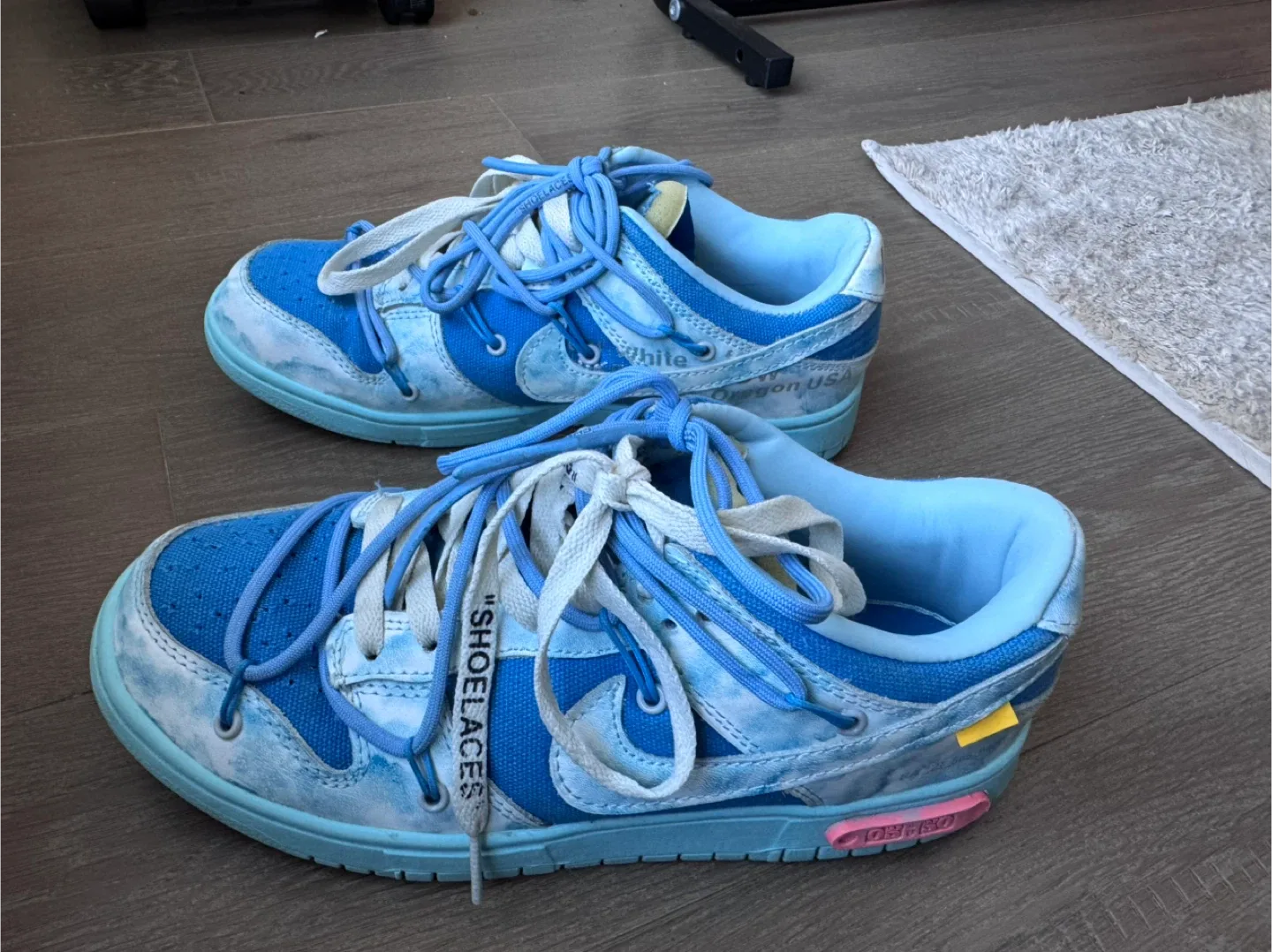 Limited edition Nike Dunk Low Off-White Lot 05 of 50 image indicator(2)