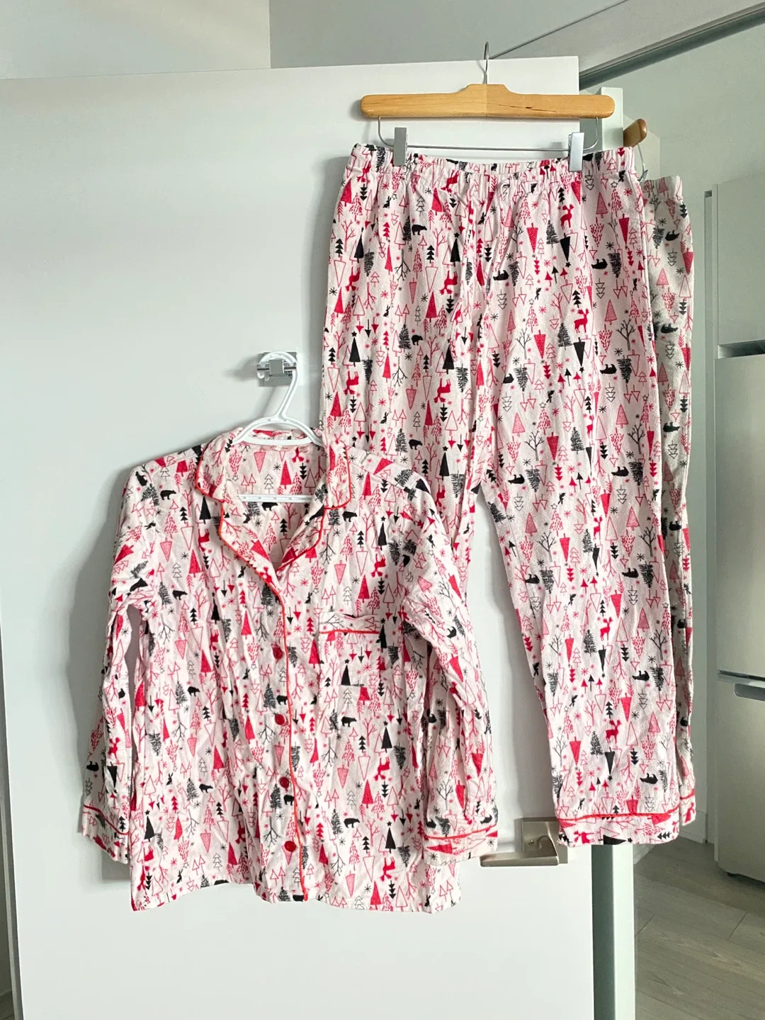 100% Cotton La Vie en Rose Pajama Set - Christmas Print thumbnail