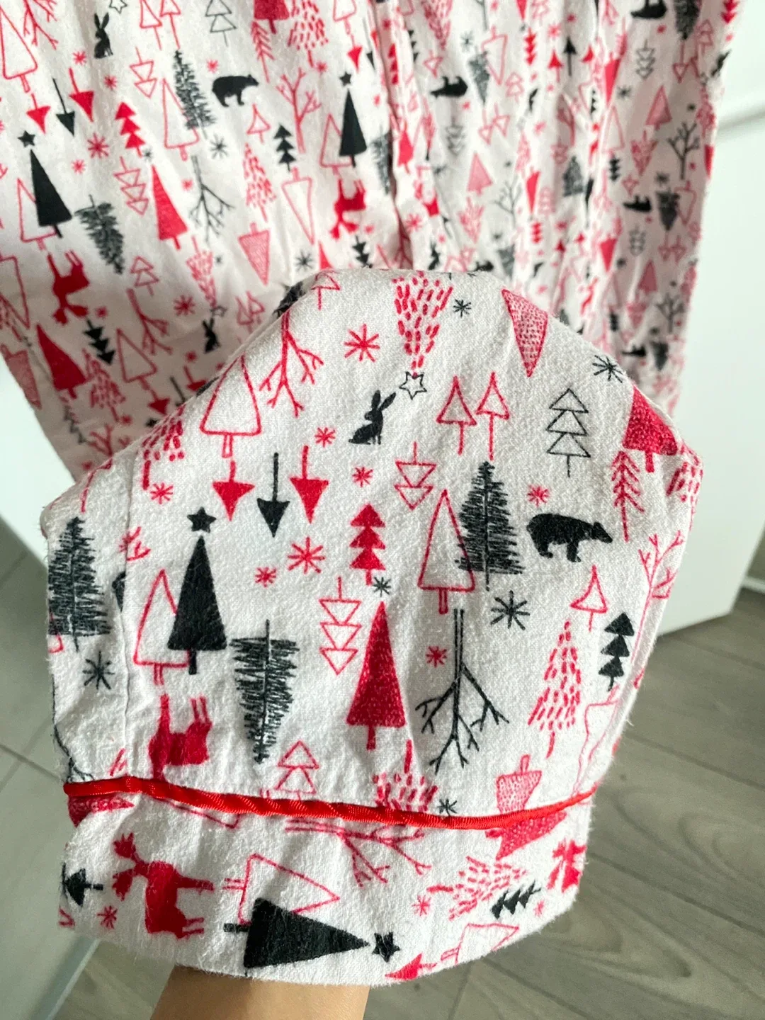 100% Cotton La Vie en Rose Pajama Set - Christmas Print image indicator(6)