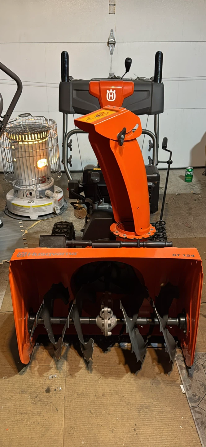 Husqvarna ST 124 Snow Blower
