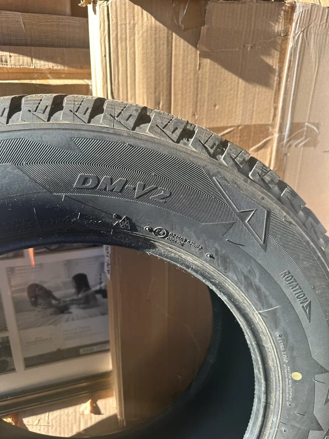 Bridgestone Blizzak DM-V2 Winter Tire 255/60R18 image indicator(8)