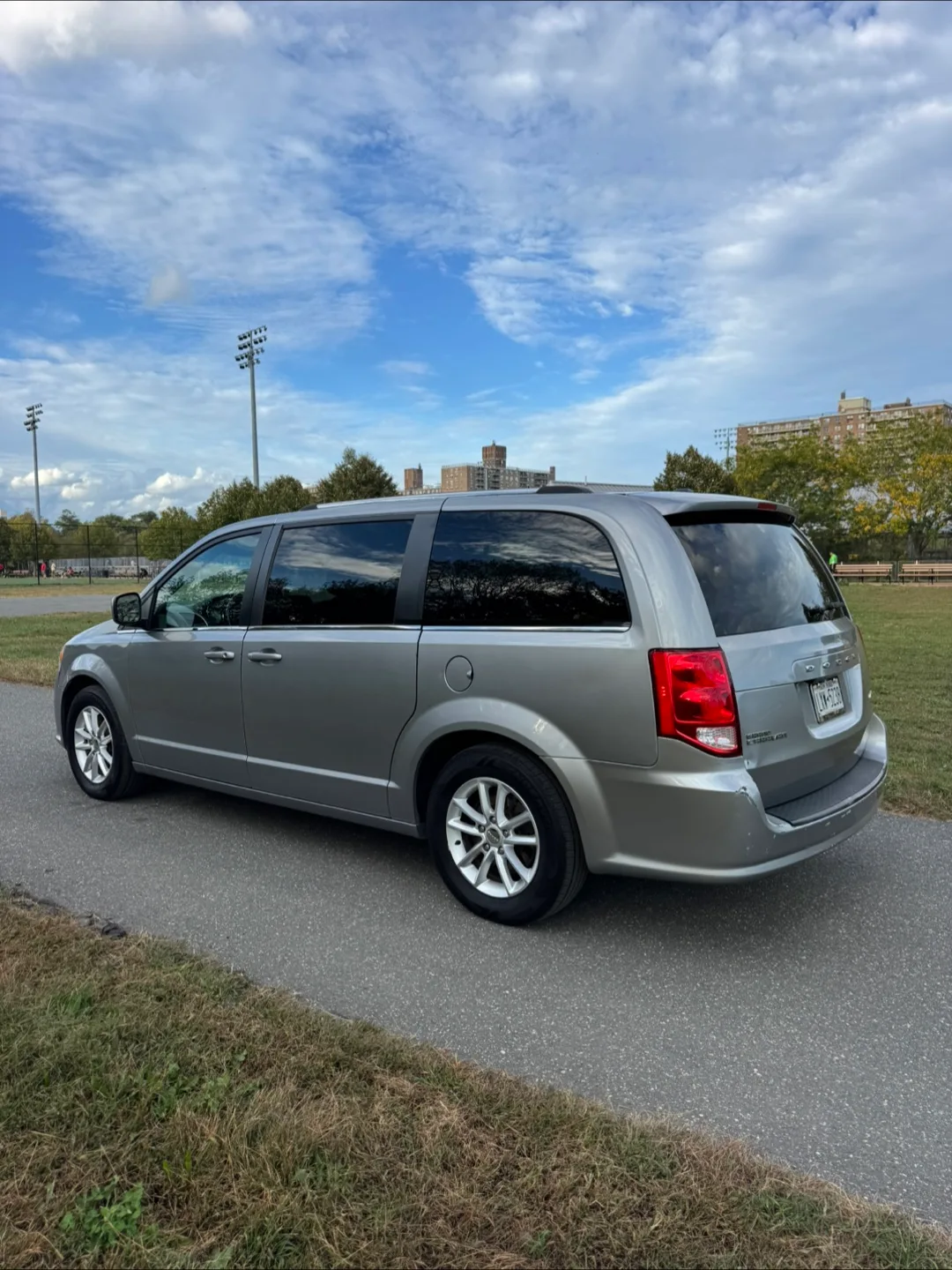 Dodge Grand Caravan Minivan image indicator(4)