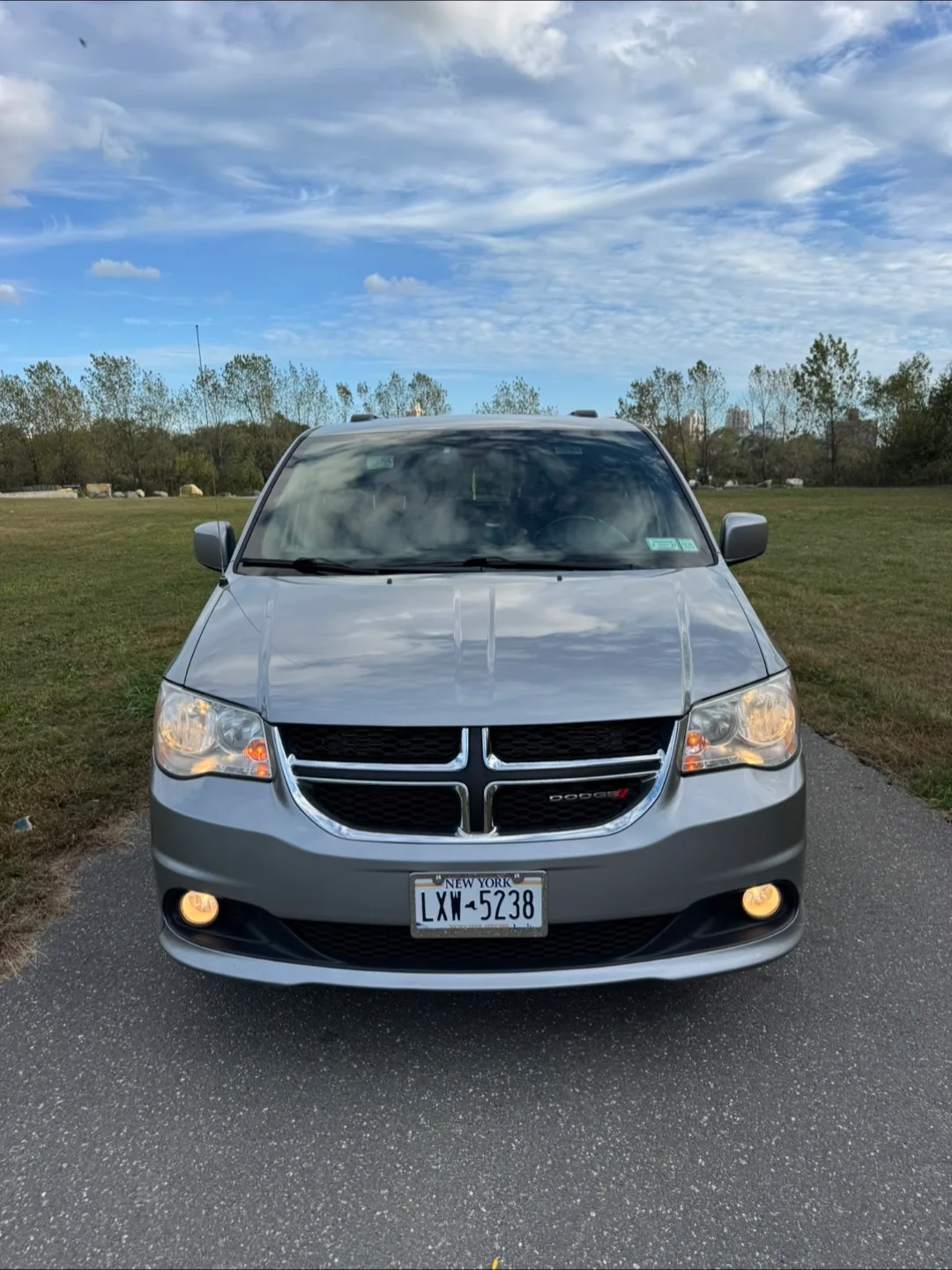 Dodge Grand Caravan Minivan image indicator(2)