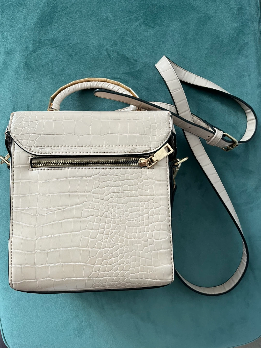 Croc-Embossed Crossbody Bag 🥕 - photo 2