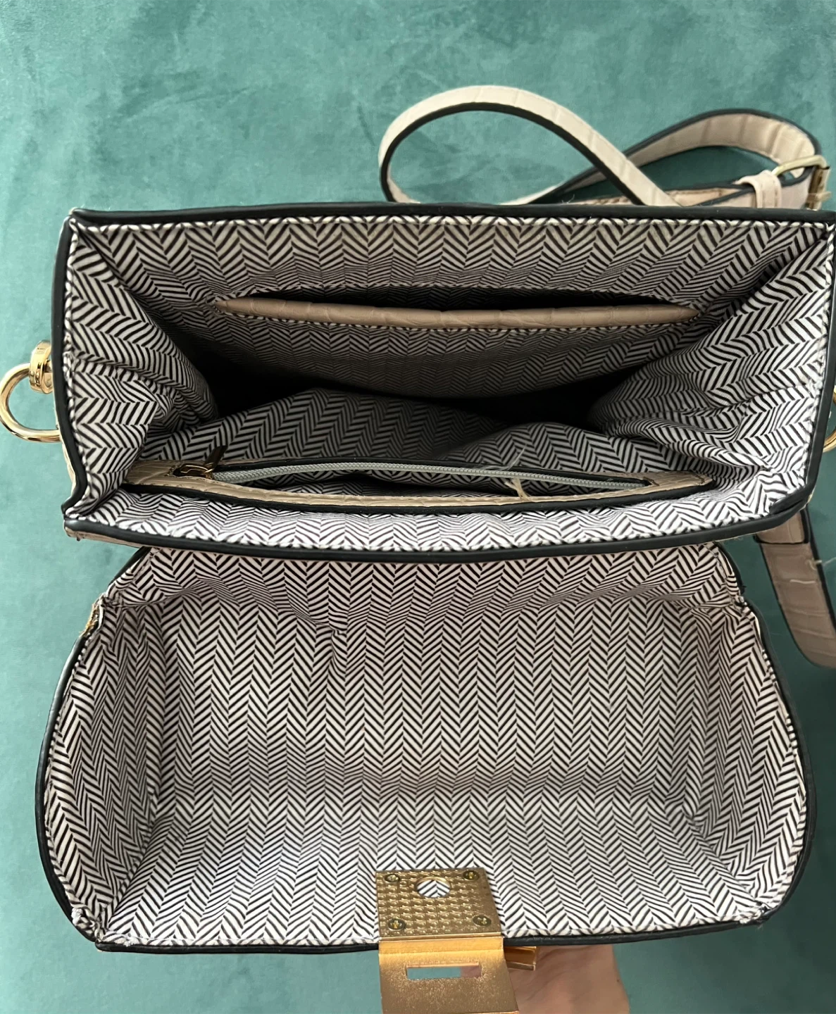 Croc-Embossed Crossbody Bag 🥕 - photo 3