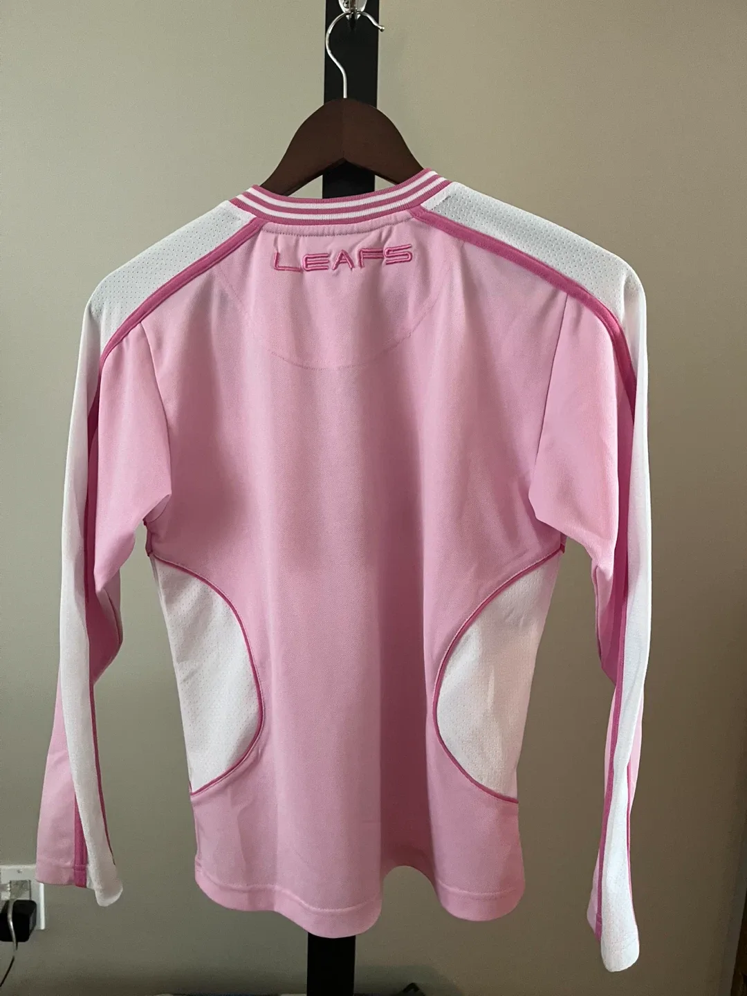 Toronto Maple Leafs Pink Hockey Jersey - XL image indicator(2)