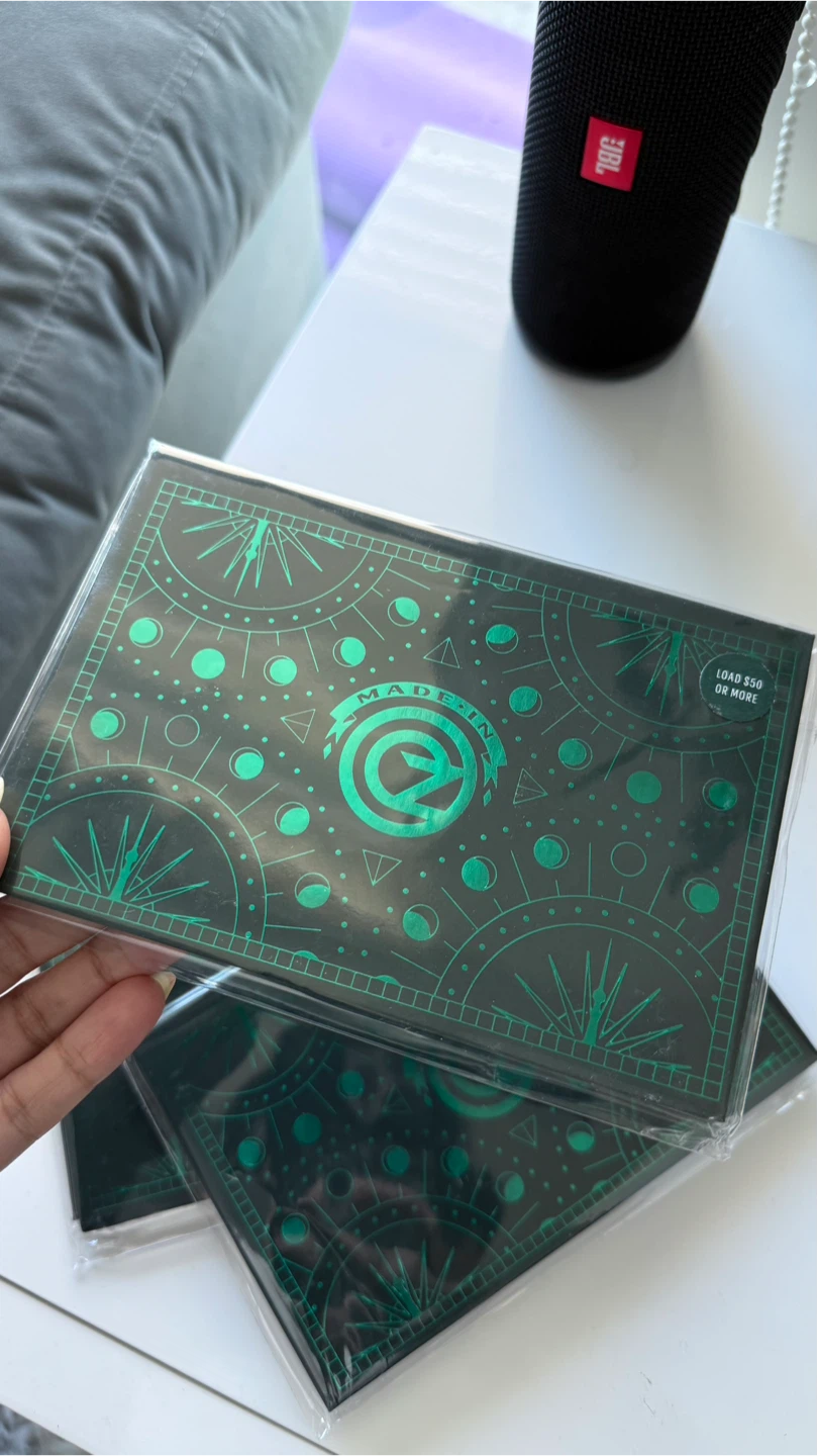 Limited-Edition Starbucks Wicked Gold Metal Keyright Card - New - photo 2